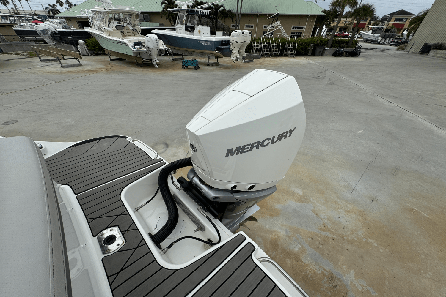 Slide: The Image of Sea Ray 260 SLX OUTBOARD 2023 - 36