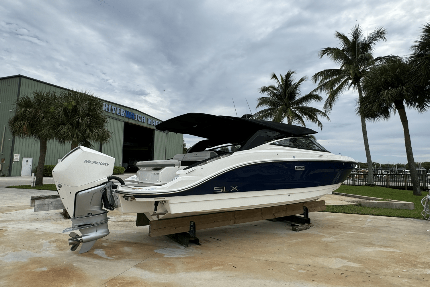 Slide: The Image of Sea Ray 260 SLX OUTBOARD 2023 - 7