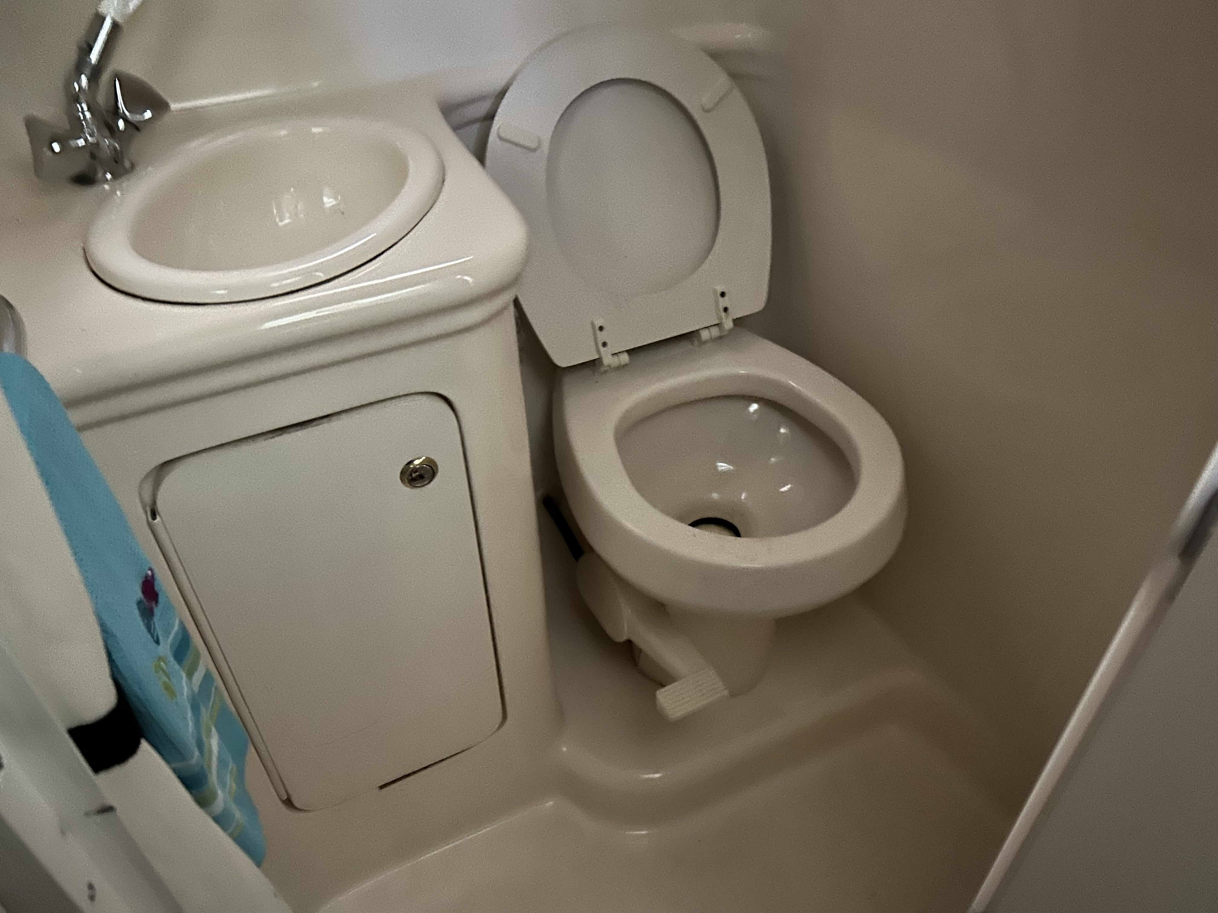 Slide: The Image of Sea Ray 260 Sundancer 2004 - 6