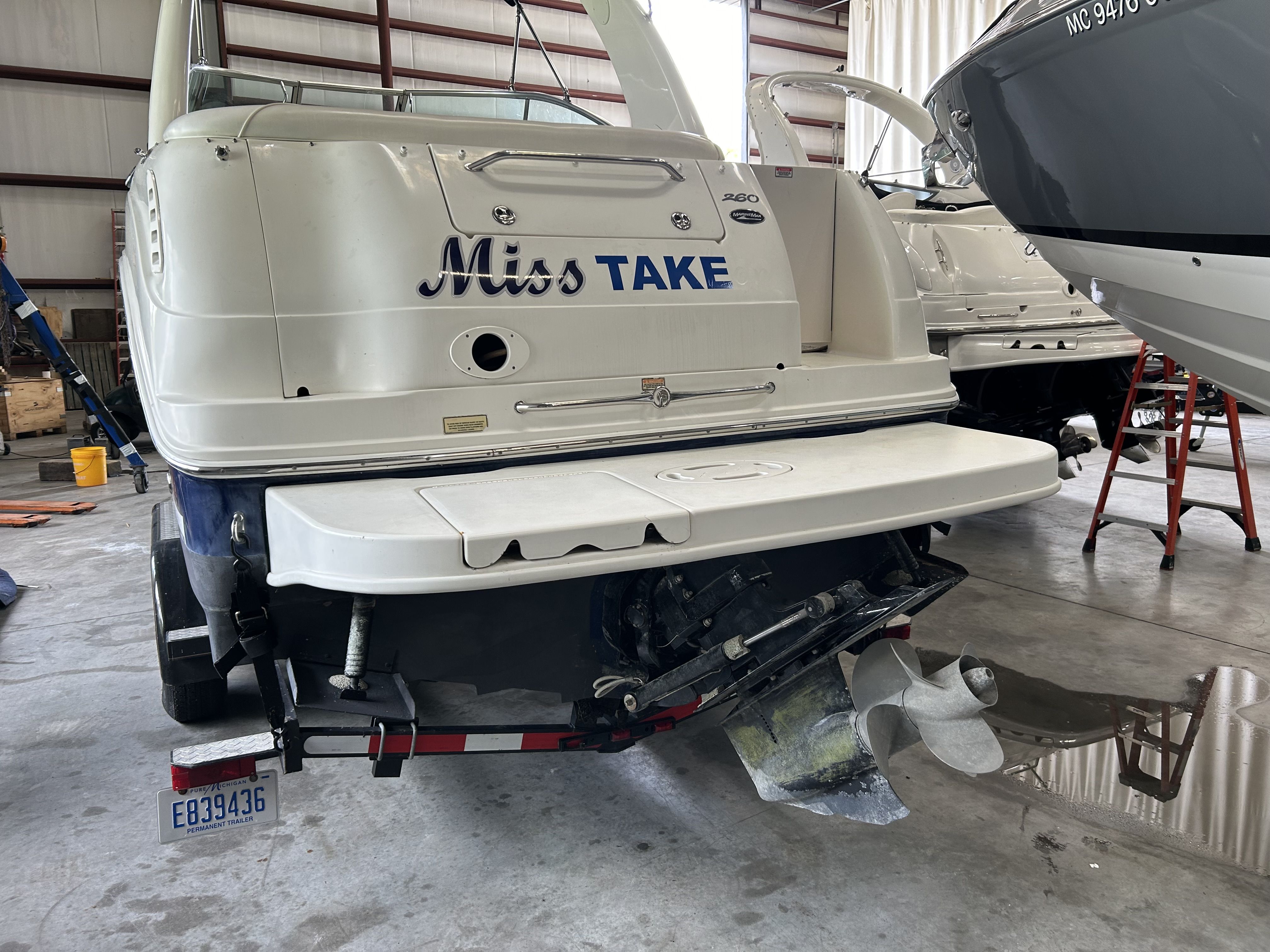 Slide: The Image of Sea Ray 260 Sundancer 2004 - 9