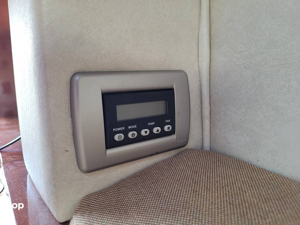 Slide: The Image of Sea Ray 260 Sundancer 2010 - 106