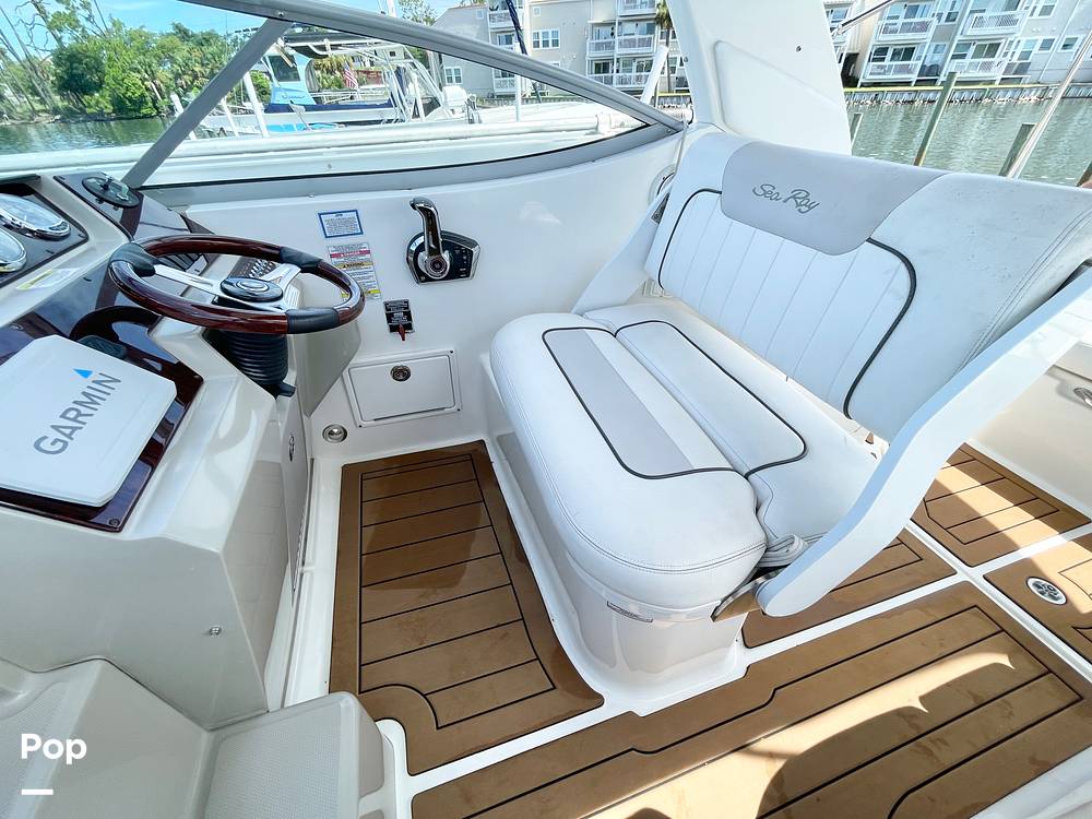 Slide: The Image of Captain's Chair - 14422683