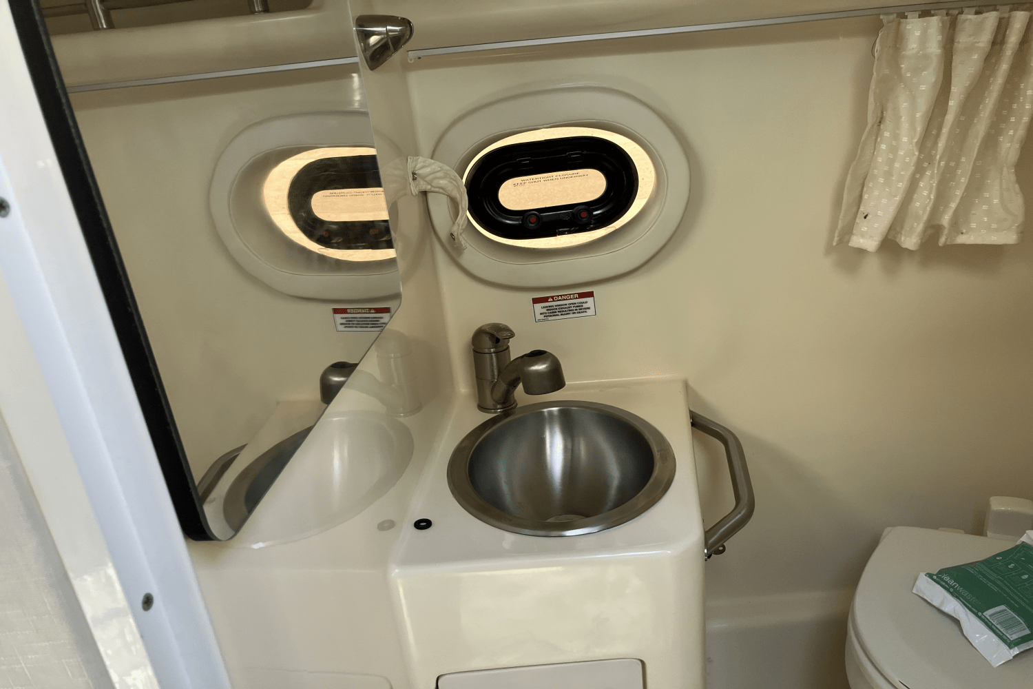 Slide: The Image of Sea Ray 260 SUNDANCER 2014 - 27