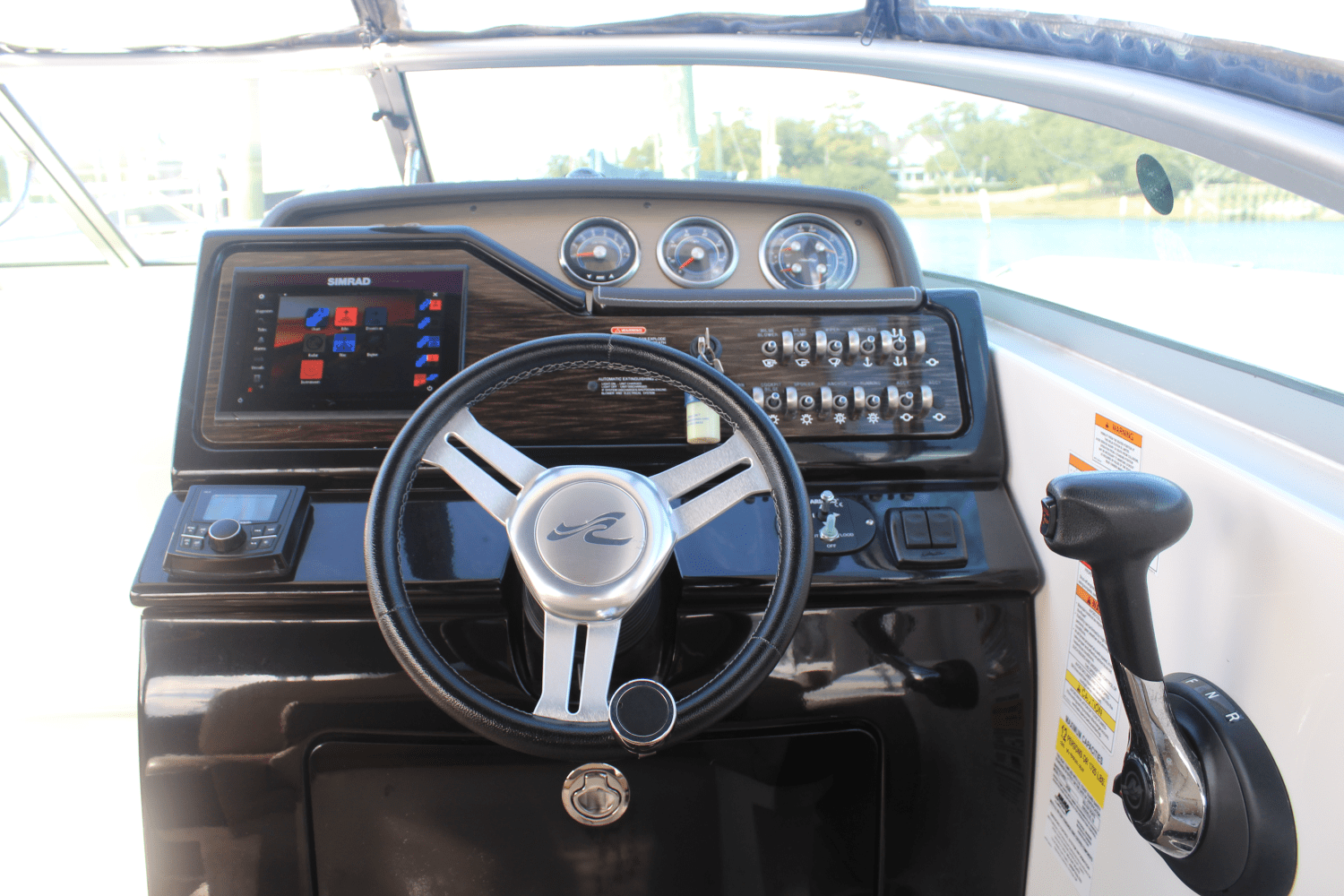 Slide: The Image of Sea Ray 260 SUNDANCER 2018 - 17