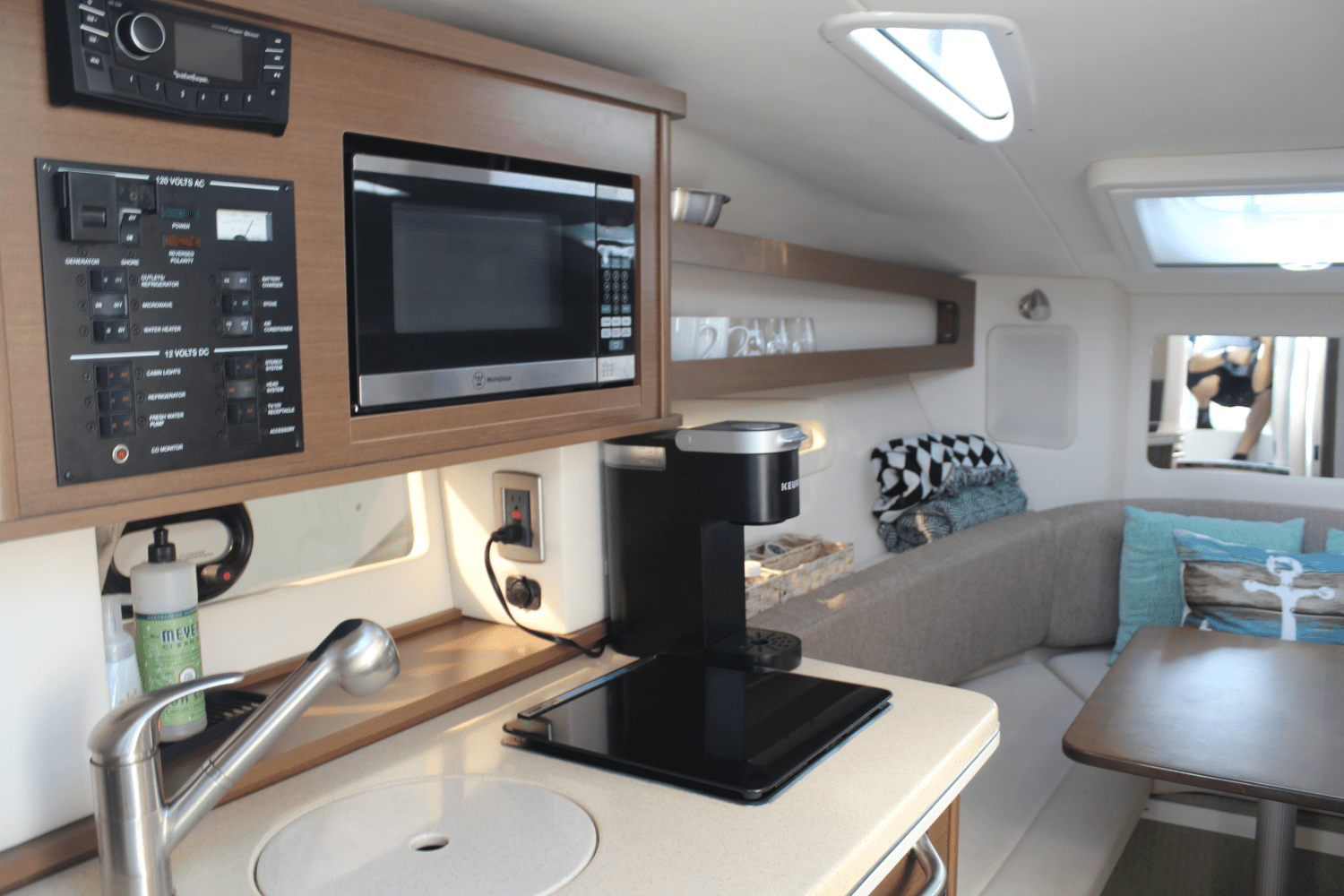 Slide: The Image of Sea Ray 260 SUNDANCER 2018 - 26