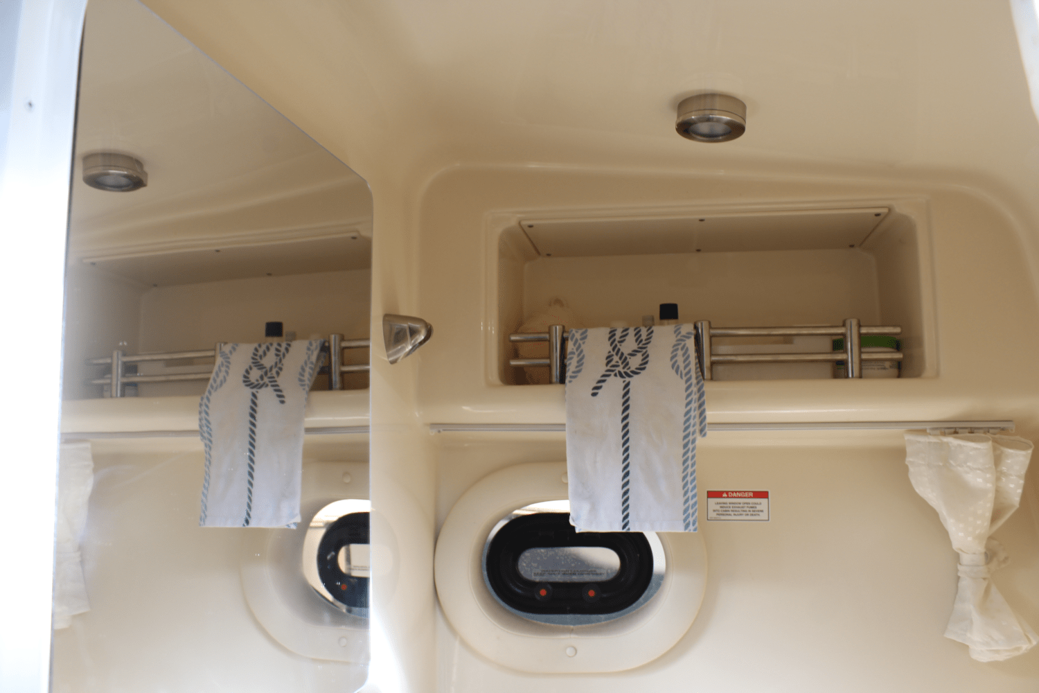Slide: The Image of Sea Ray 260 SUNDANCER 2018 - 31