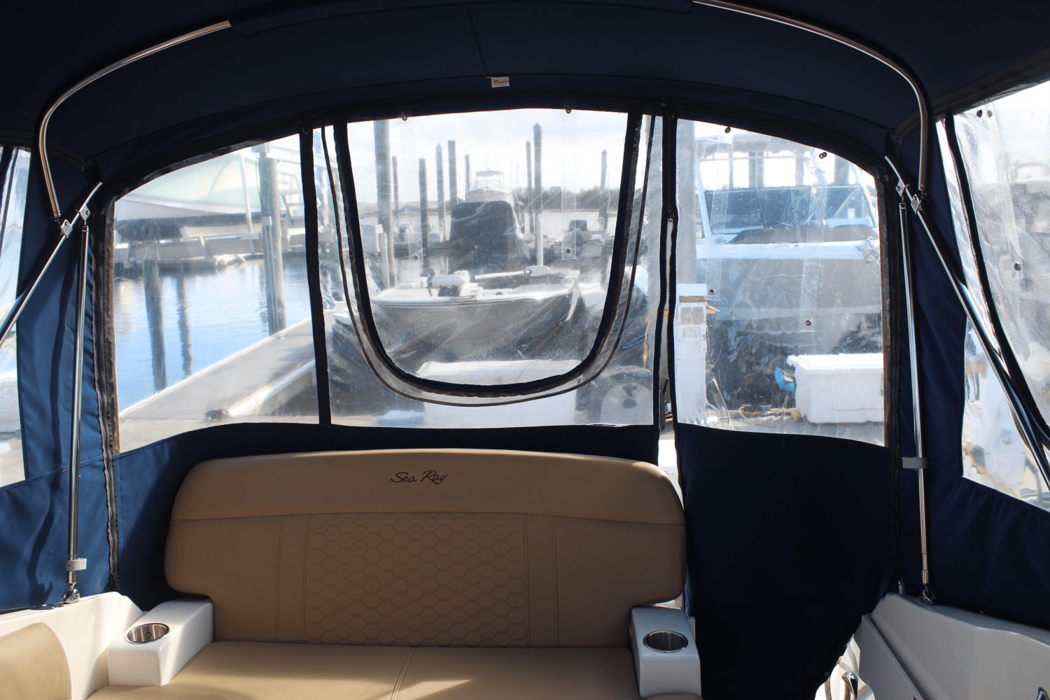 Slide: The Image of Sea Ray 260 SUNDANCER 2018 - 33