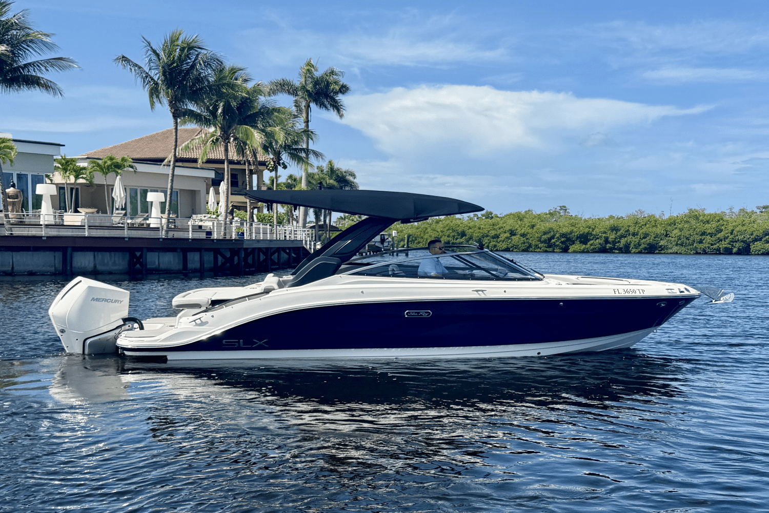 Slide: The Image of Sea Ray 260 SXO 2023 - 0