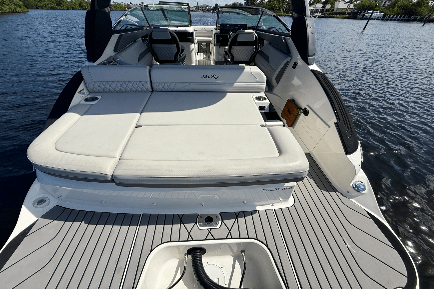 Slide: The Image of Sea Ray 260 SXO 2023 - 10