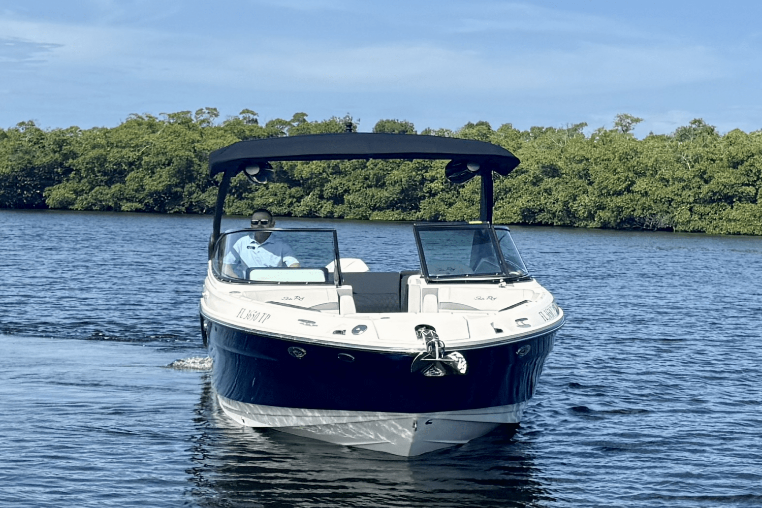 Slide: The Image of Sea Ray 260 SXO 2023 - 2