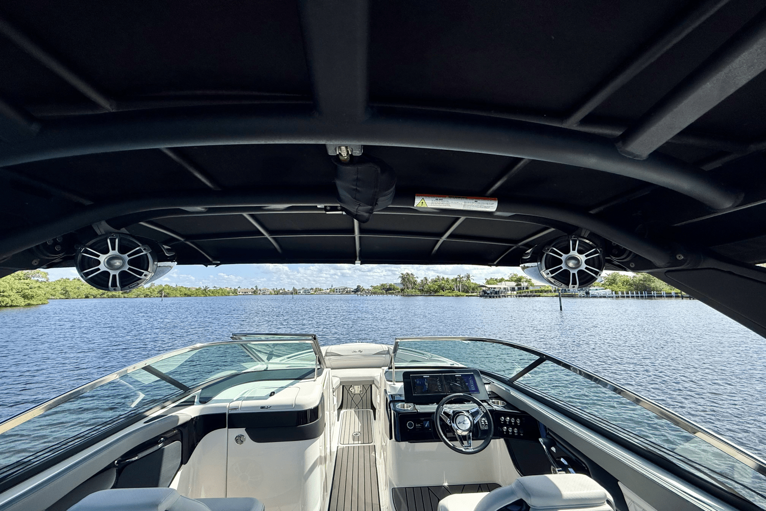 Slide: The Image of Sea Ray 260 SXO 2023 - 20