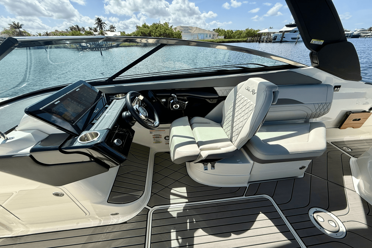 Slide: The Image of Sea Ray 260 SXO 2023 - 21