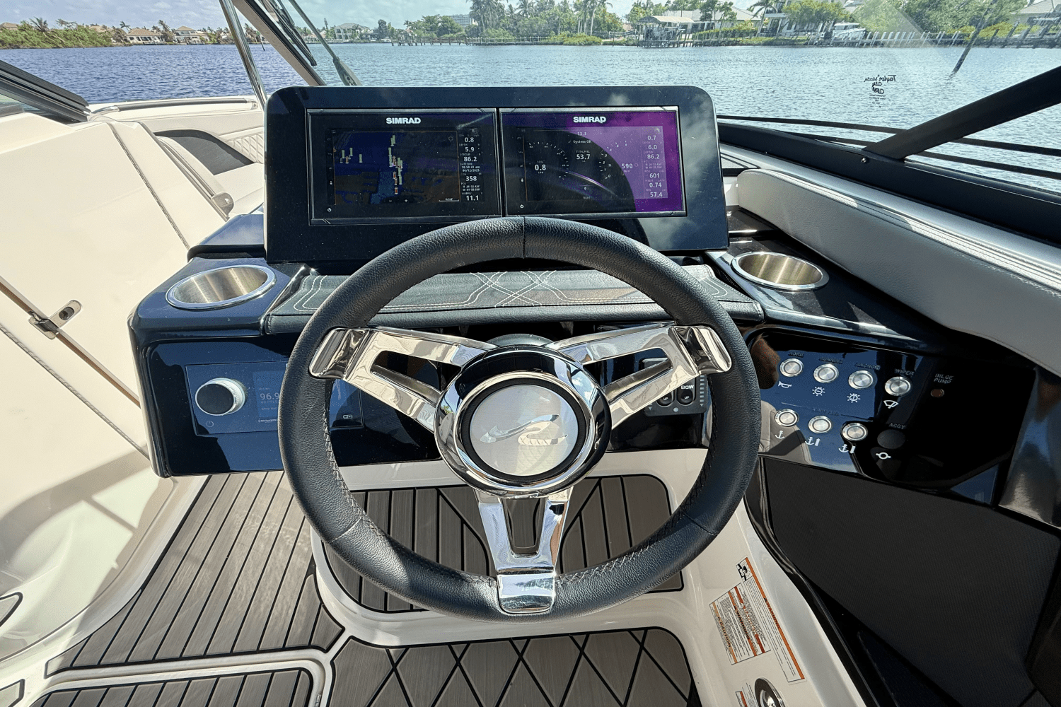 Slide: The Image of Sea Ray 260 SXO 2023 - 24