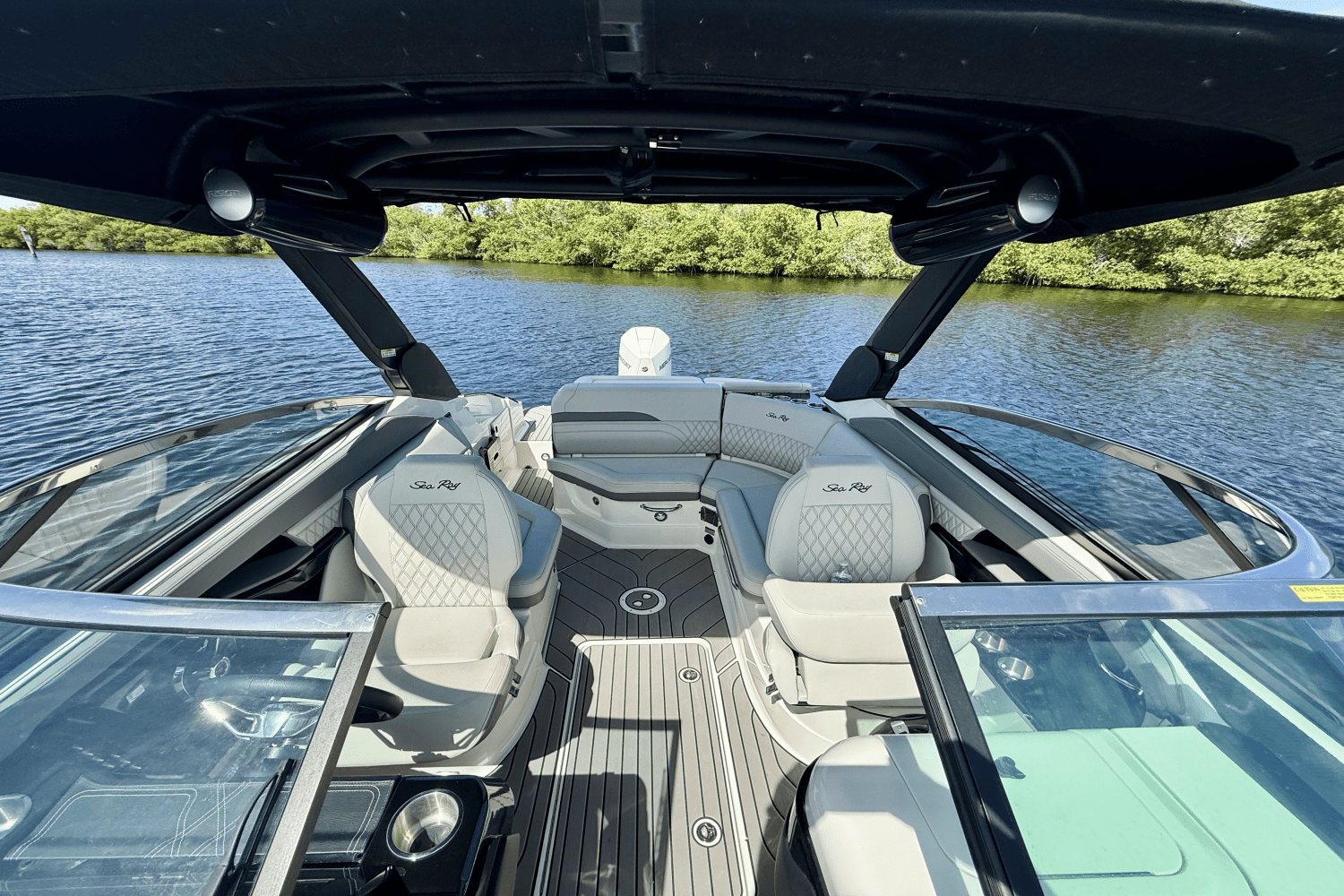 Slide: The Image of Sea Ray 260 SXO 2023 - 28