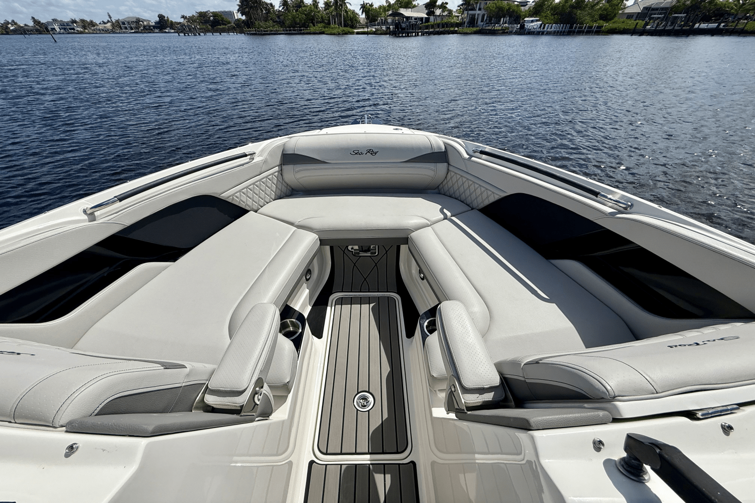 Slide: The Image of Sea Ray 260 SXO 2023 - 30