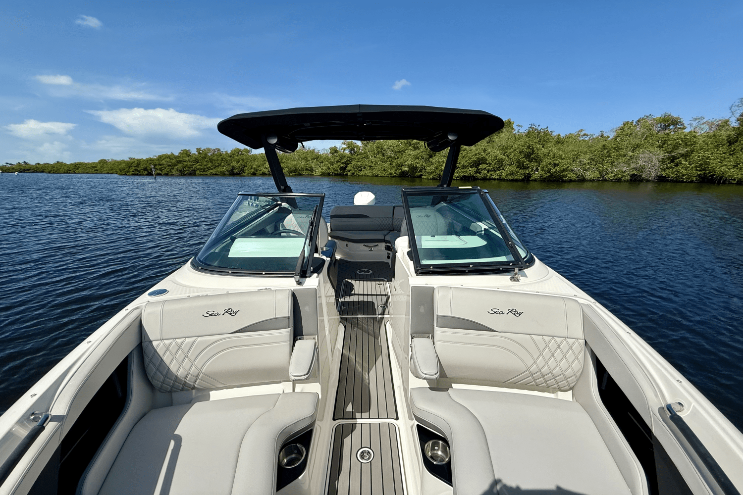 Slide: The Image of Sea Ray 260 SXO 2023 - 31