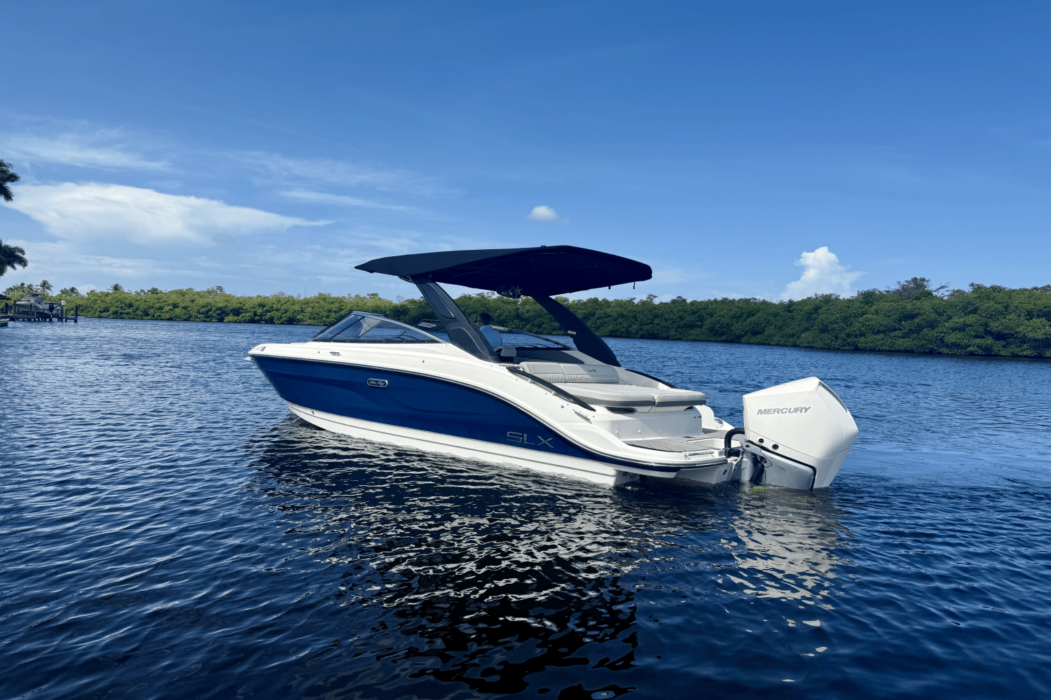 Slide: The Image of Sea Ray 260 SXO 2023 - 5