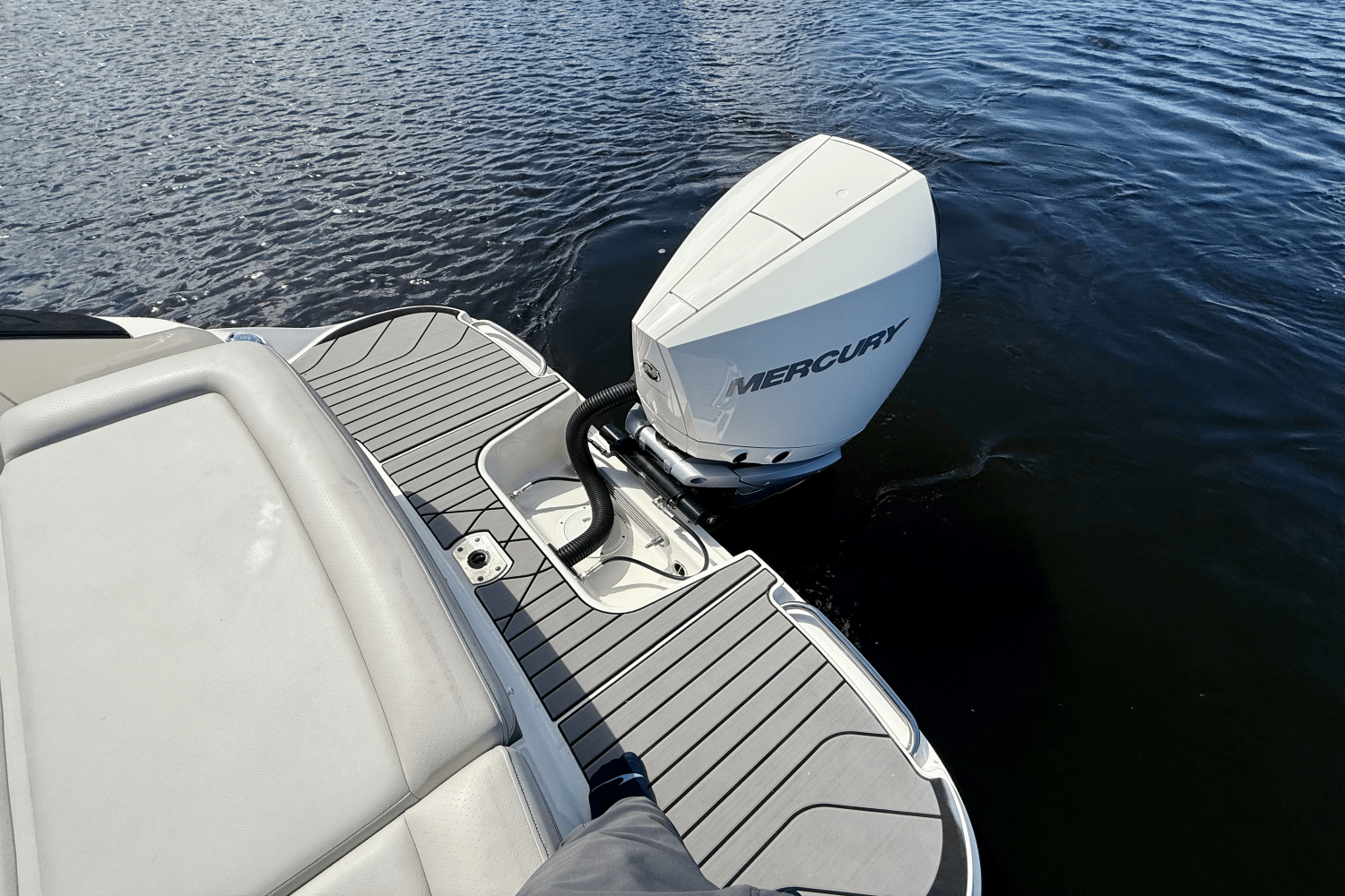 Slide: The Image of Sea Ray 260 SXO 2023 - 8