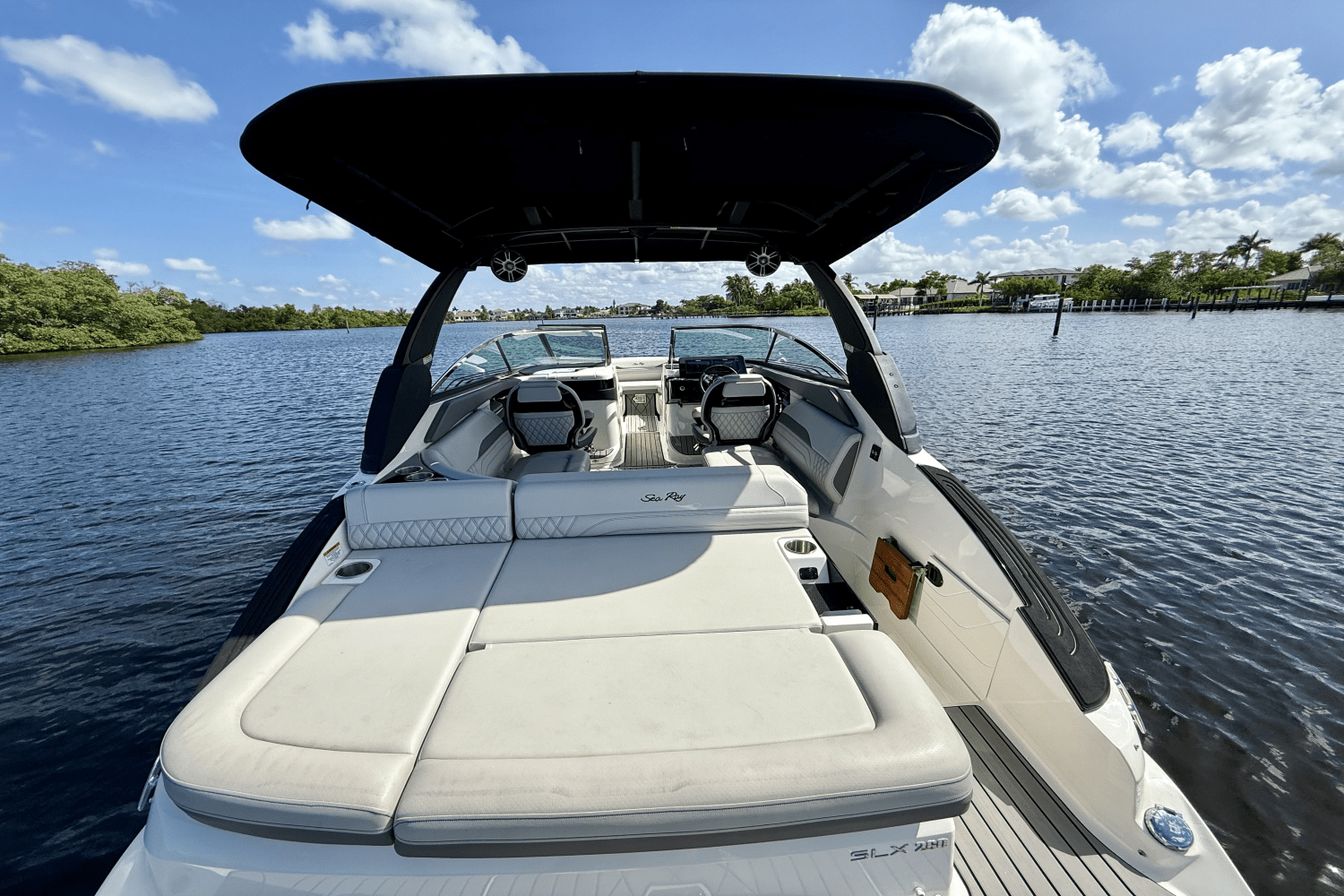 Slide: The Image of Sea Ray 260 SXO 2023 - 9