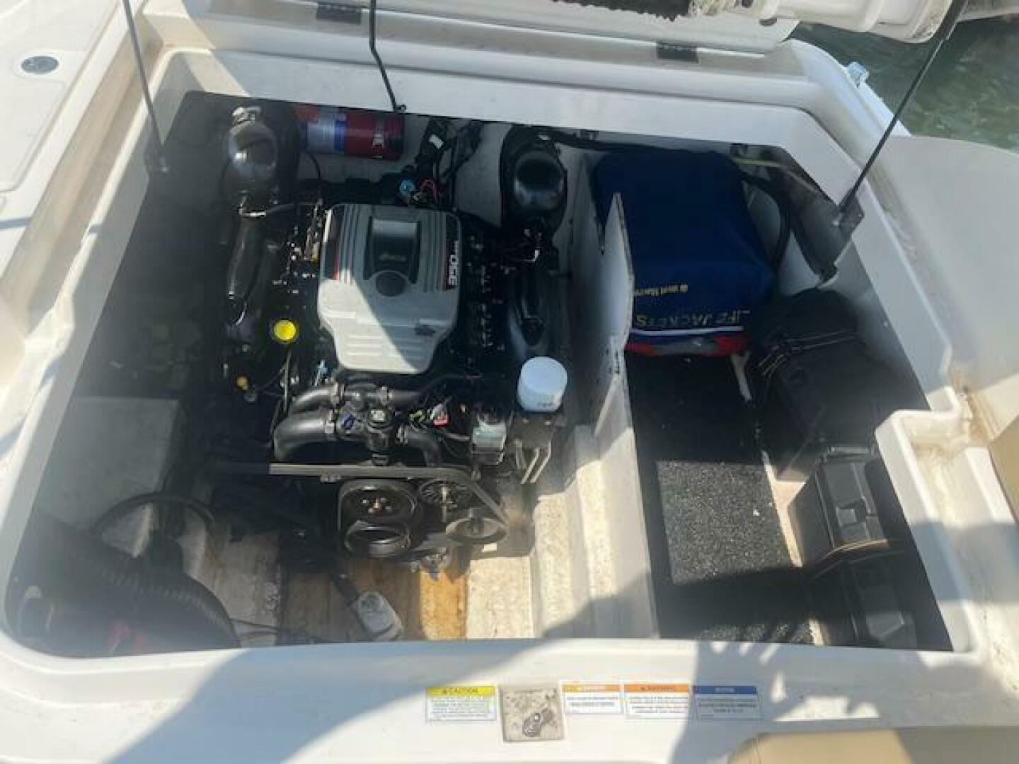 Slide: The Image of Sea Ray 26 Sundeck 2014 - 5415721