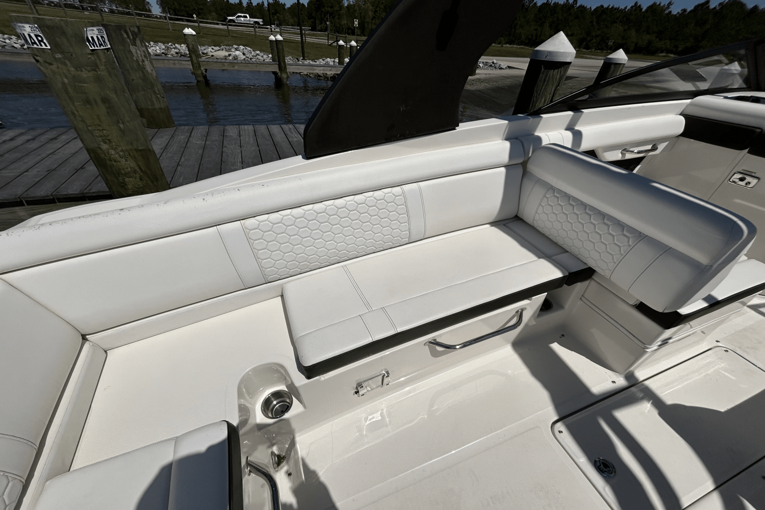 Slide: The Image of Sea Ray 270 SD-OB 2018 - 16