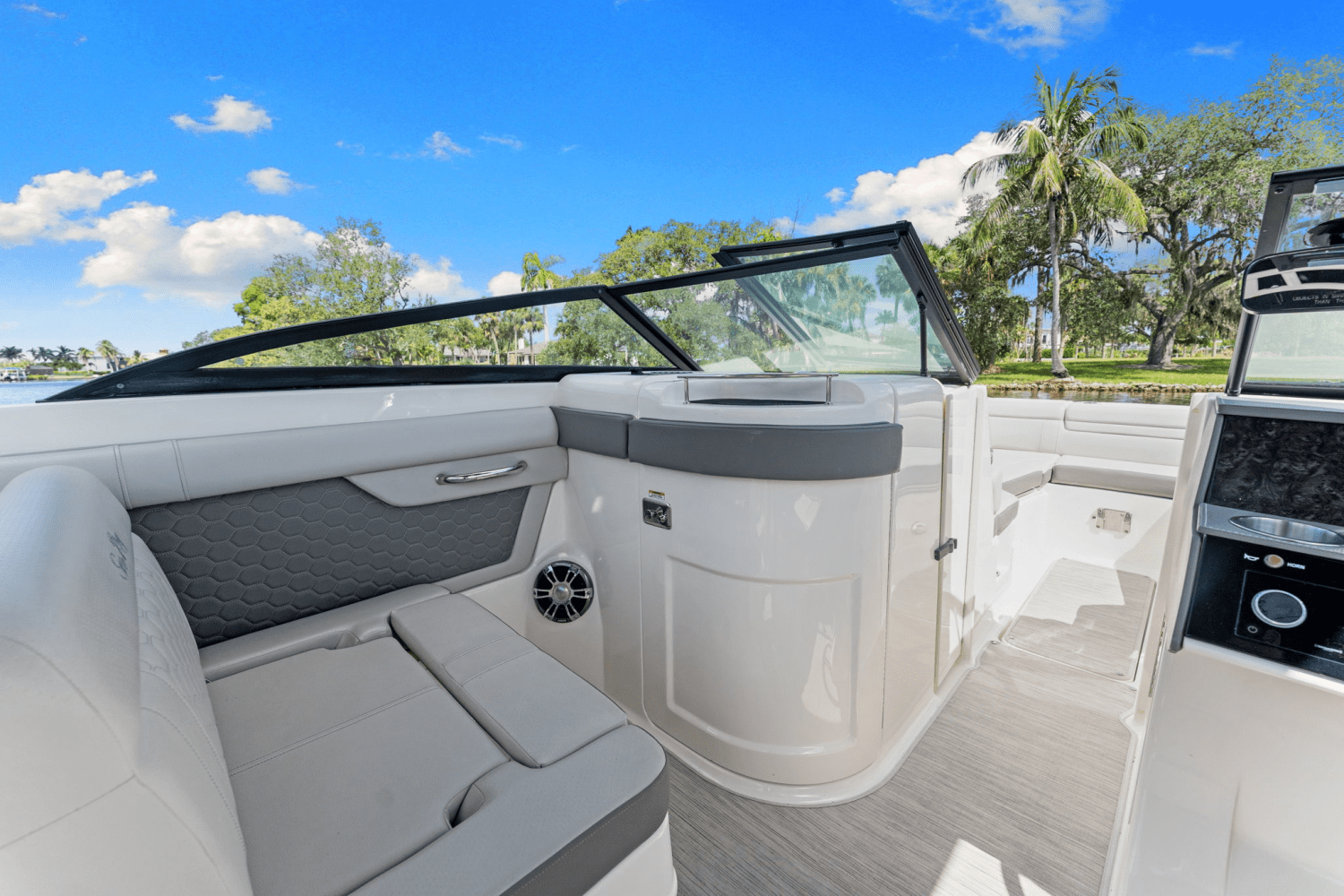 Slide: The Image of Sea Ray 270 SD-OB 2021 - 13