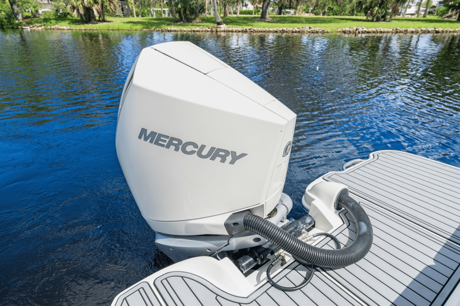 Slide: The Image of Sea Ray 270 SD-OB 2021 - 21