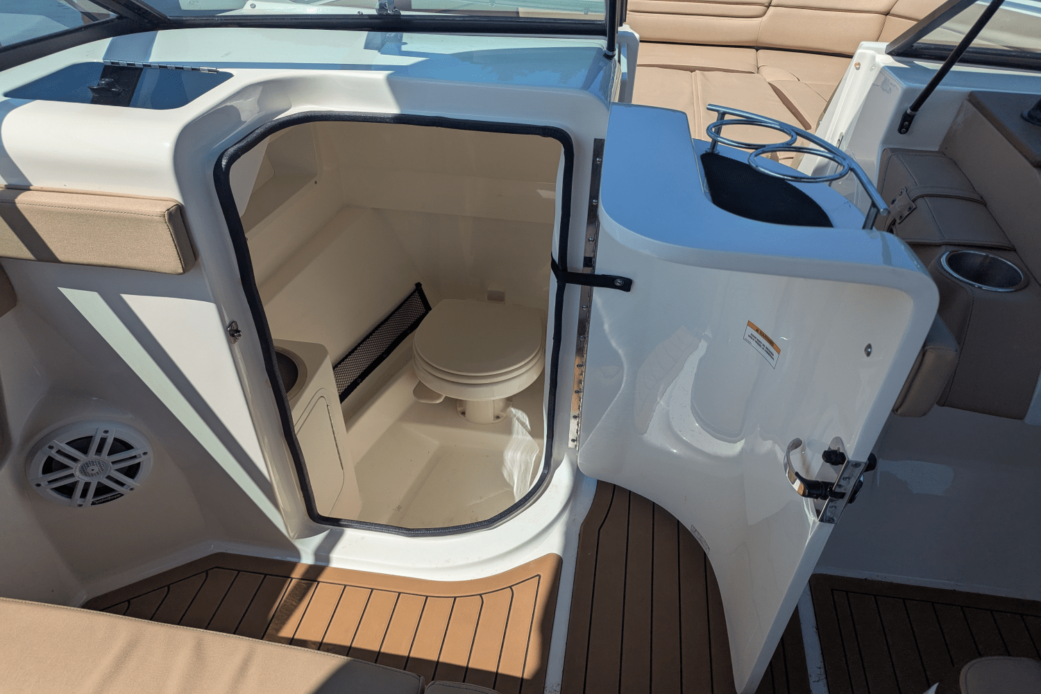 Slide: The Image of Sea Ray 270 SD OB 2016 - 13