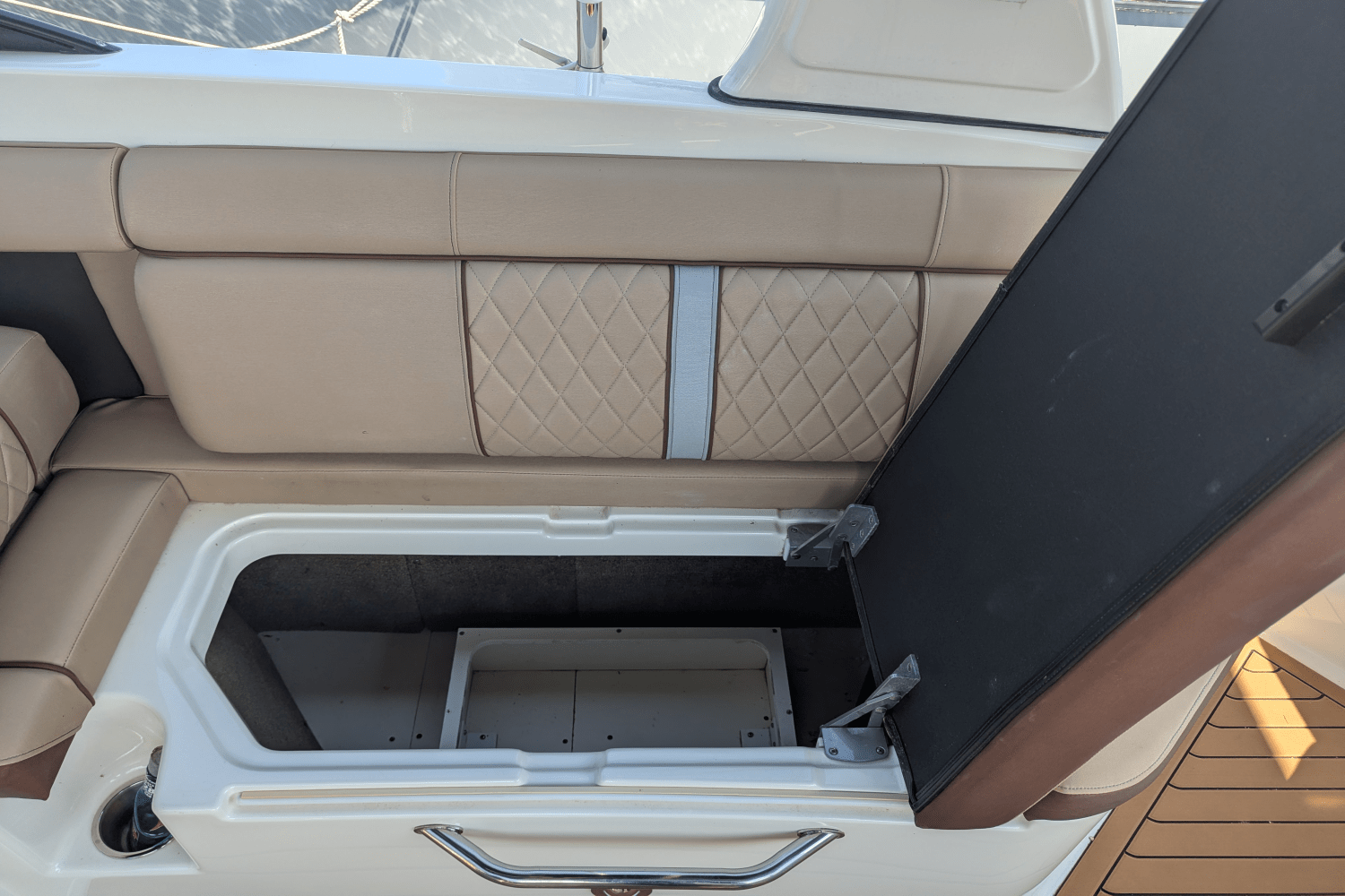 Slide: The Image of Sea Ray 270 SD OB 2016 - 16