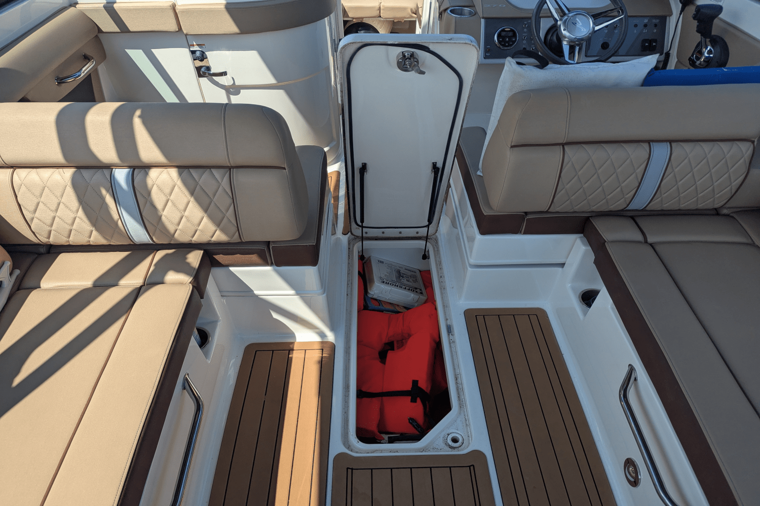 Slide: The Image of Sea Ray 270 SD OB 2016 - 18