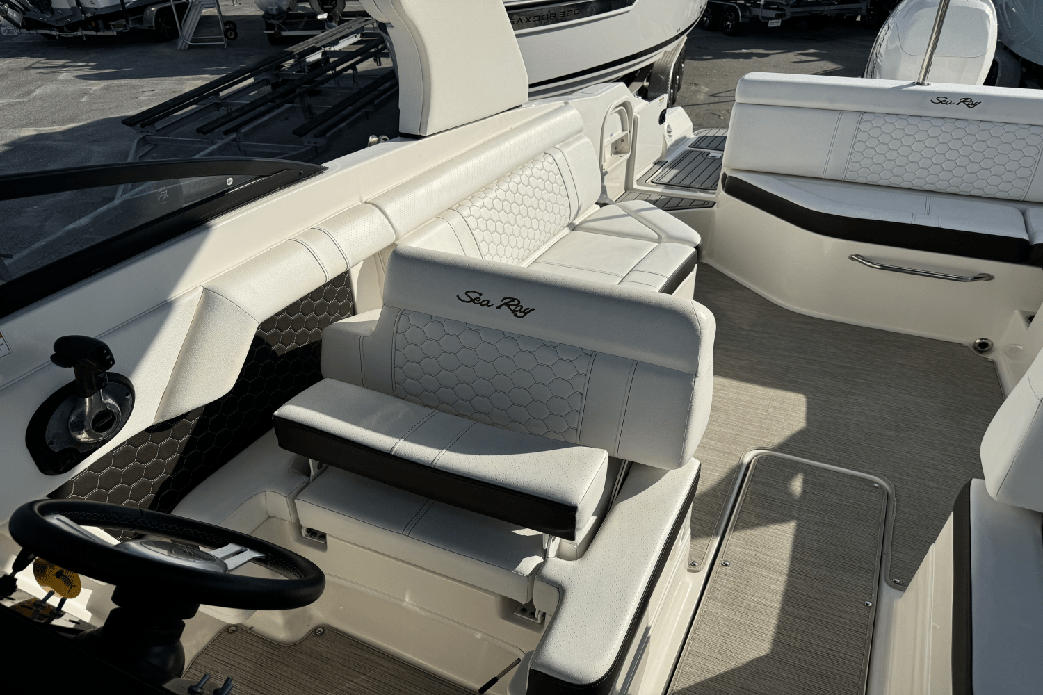 Slide: The Image of Sea Ray 270 SDX OB 2019 - 10