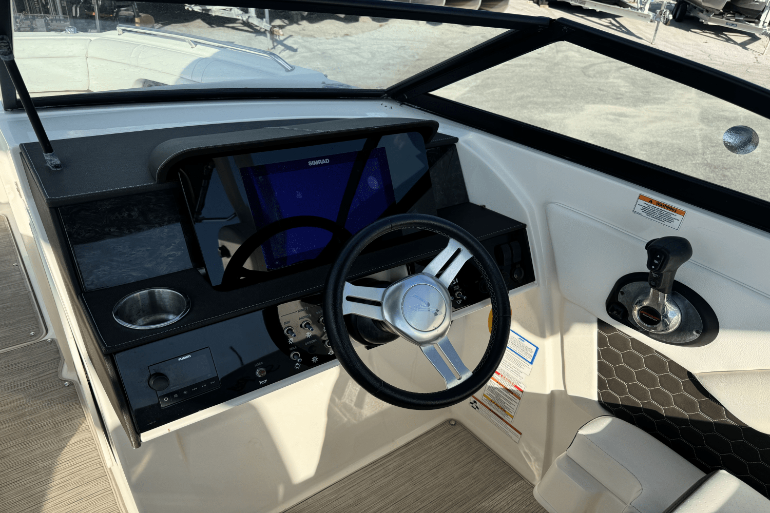 Slide: The Image of Sea Ray 270 SDX OB 2019 - 11