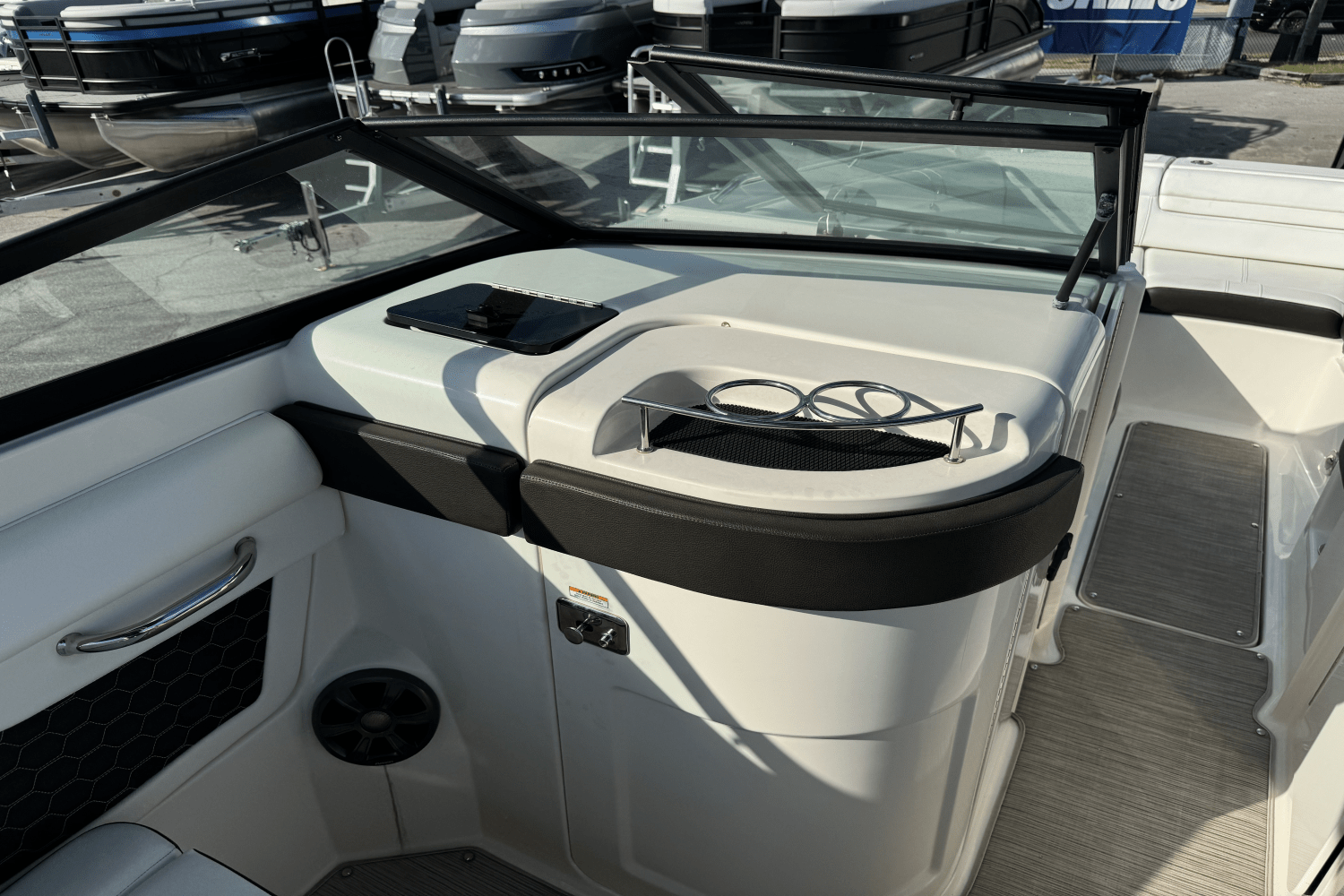 Slide: The Image of Sea Ray 270 SDX OB 2019 - 12