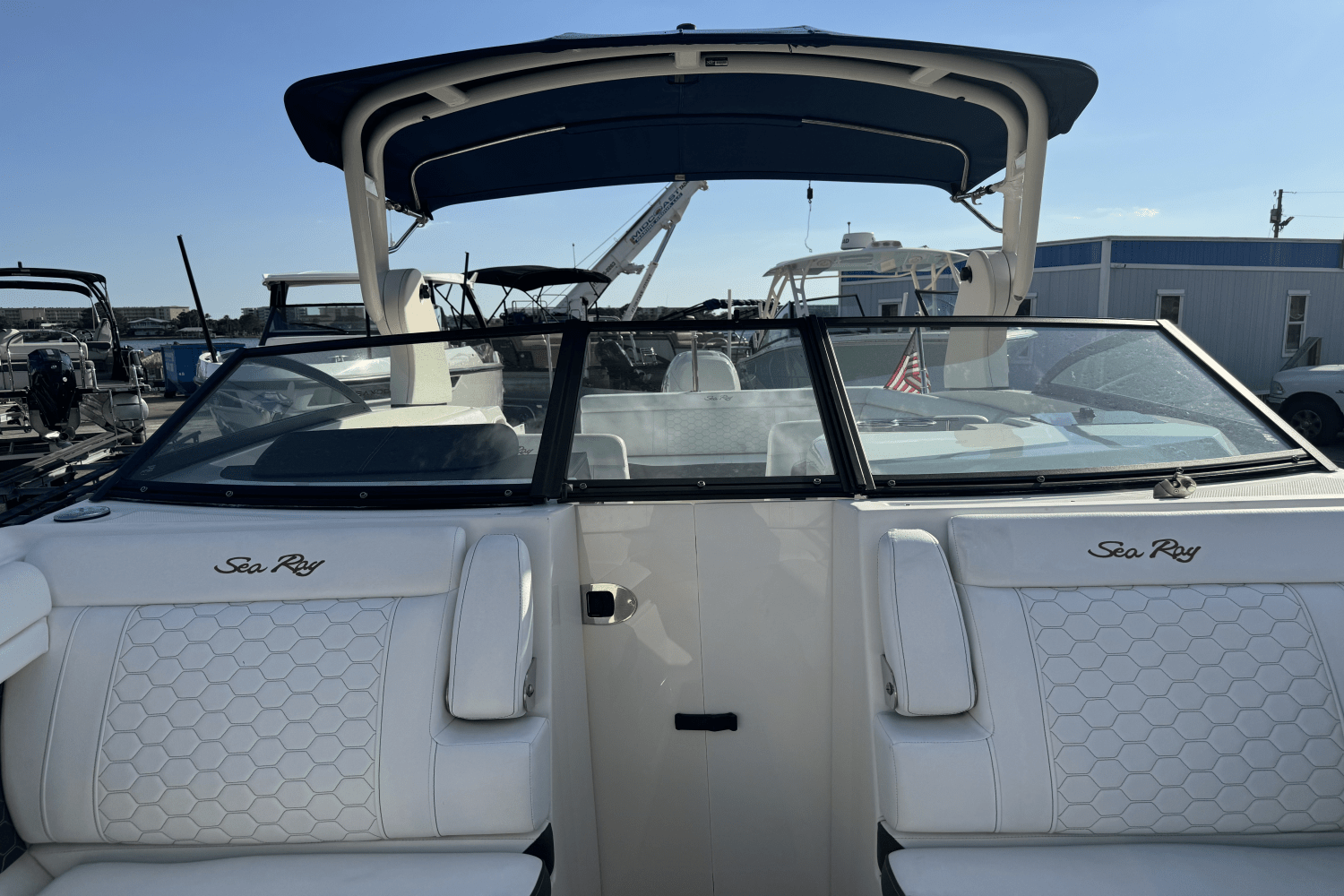 Slide: The Image of Sea Ray 270 SDX OB 2019 - 15