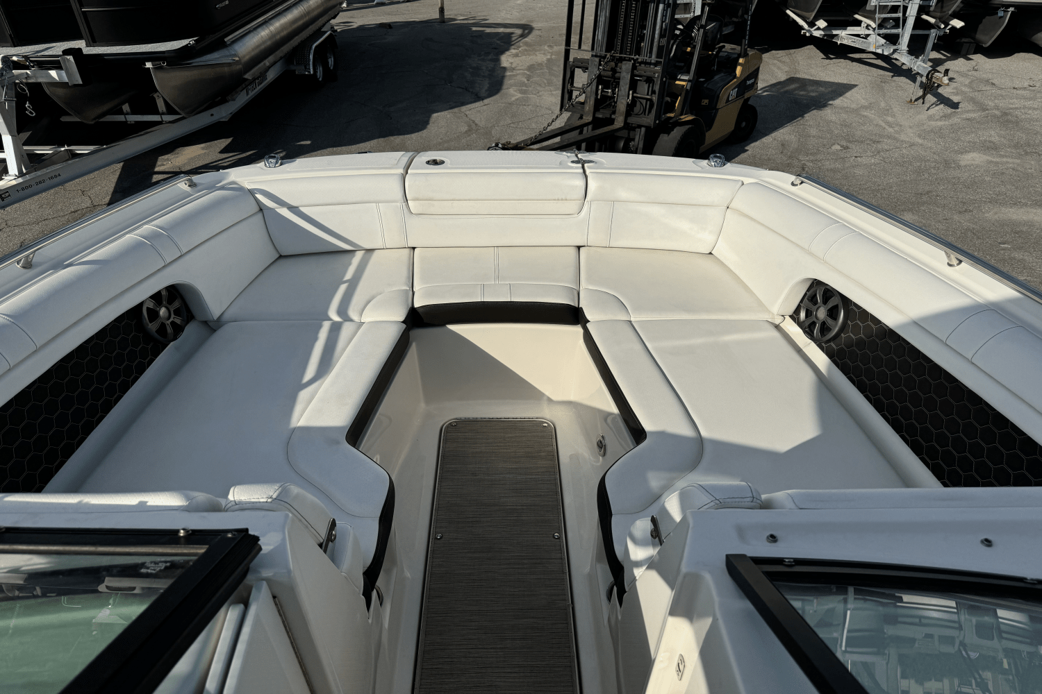 Slide: The Image of Sea Ray 270 SDX OB 2019 - 16