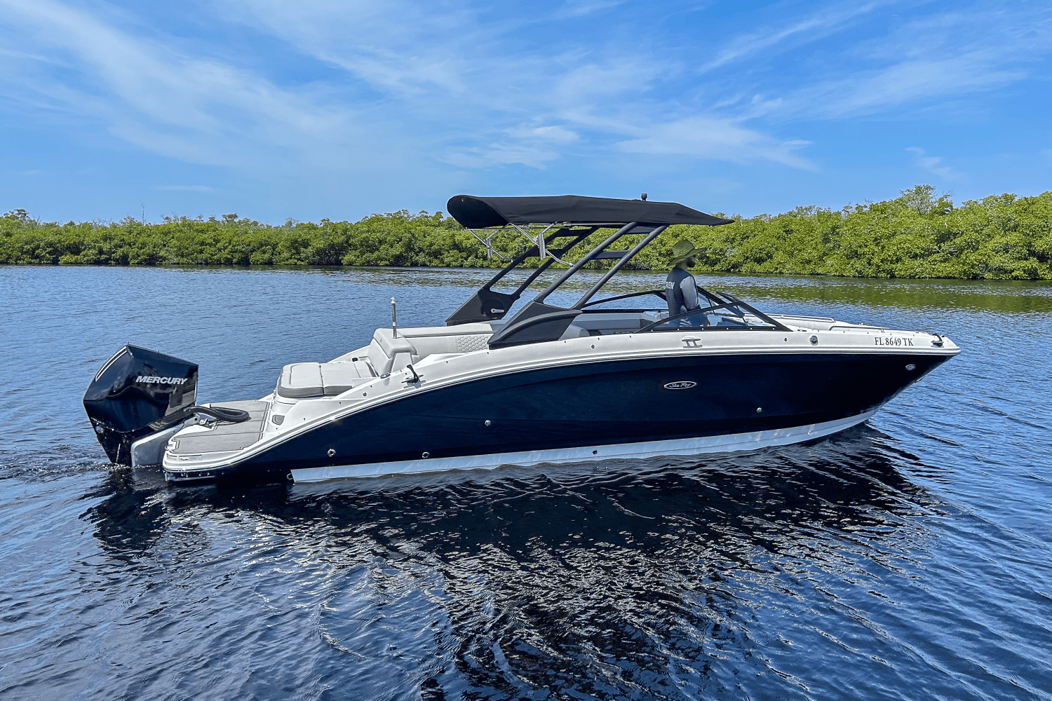 Slide: The Image of Sea Ray 270 SDX OUTBOARD 2023 - 1