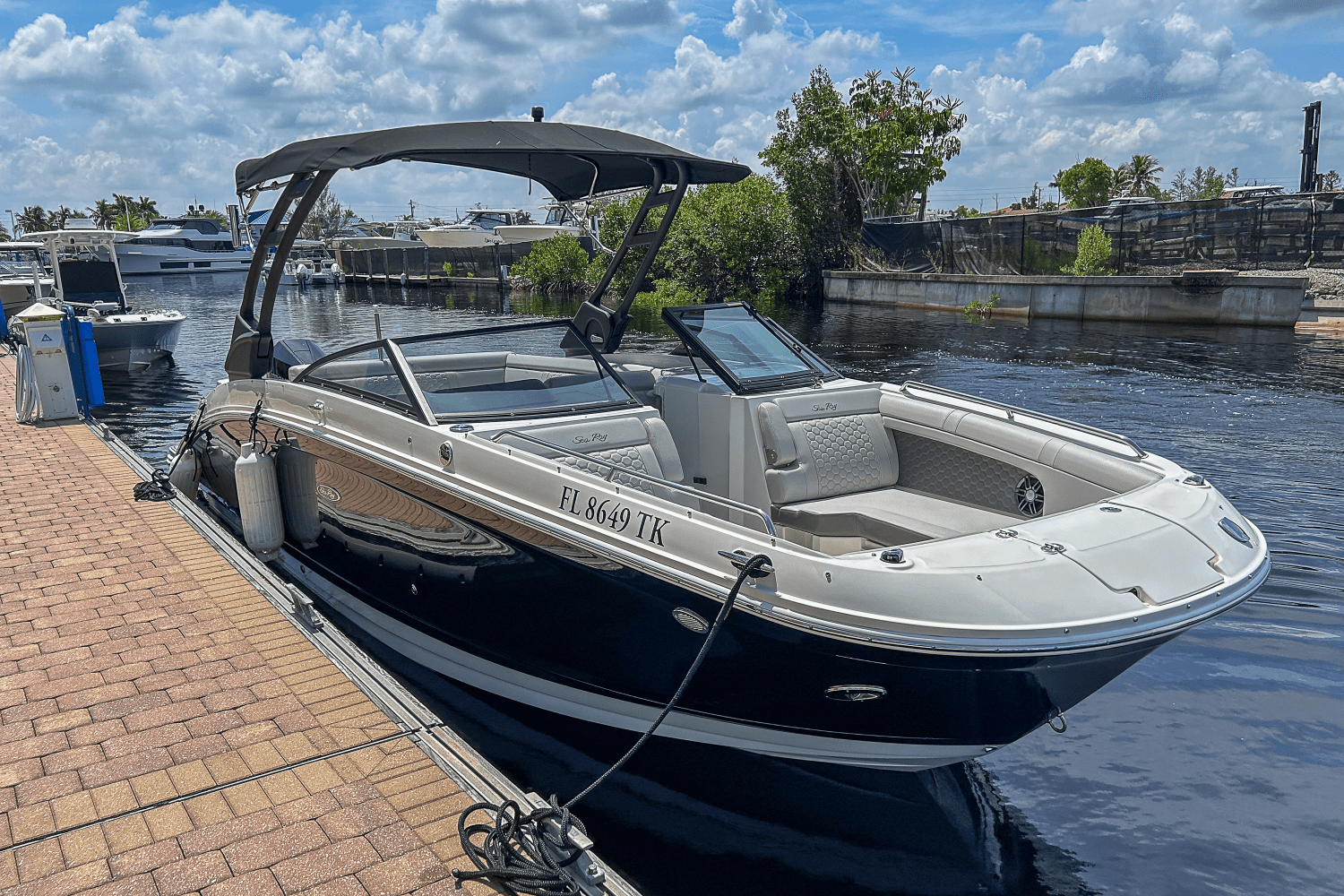 Slide: The Image of Sea Ray 270 SDX OUTBOARD 2023 - 12