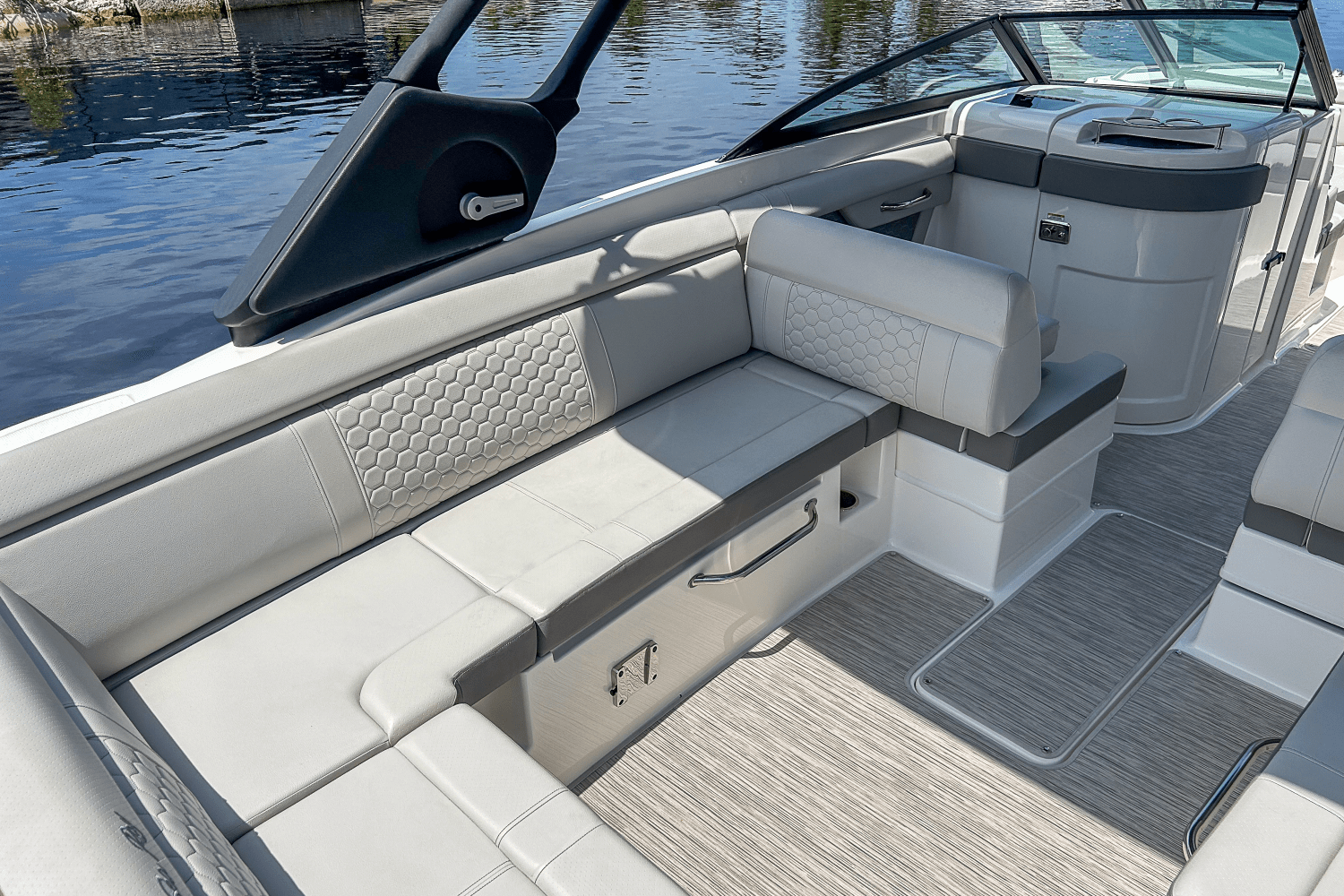 Slide: The Image of Sea Ray 270 SDX OUTBOARD 2023 - 18