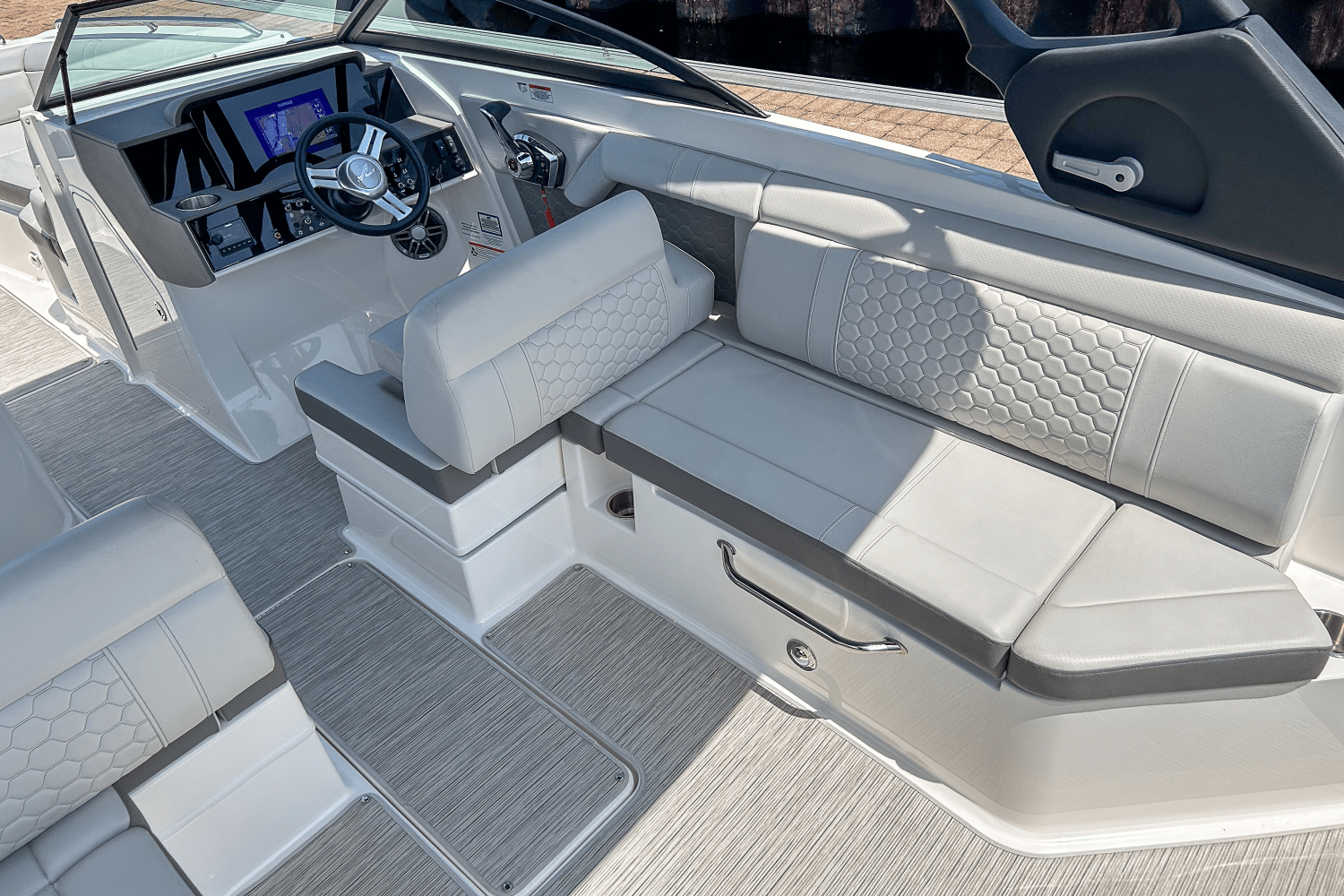 Slide: The Image of Sea Ray 270 SDX OUTBOARD 2023 - 19