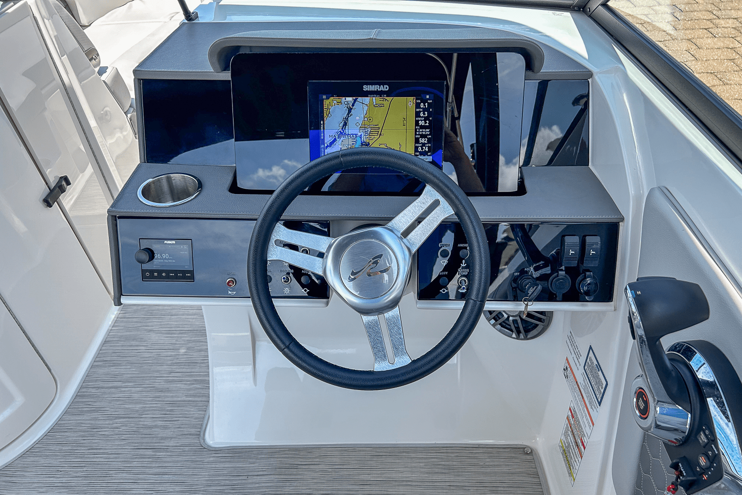 Slide: The Image of Sea Ray 270 SDX OUTBOARD 2023 - 23