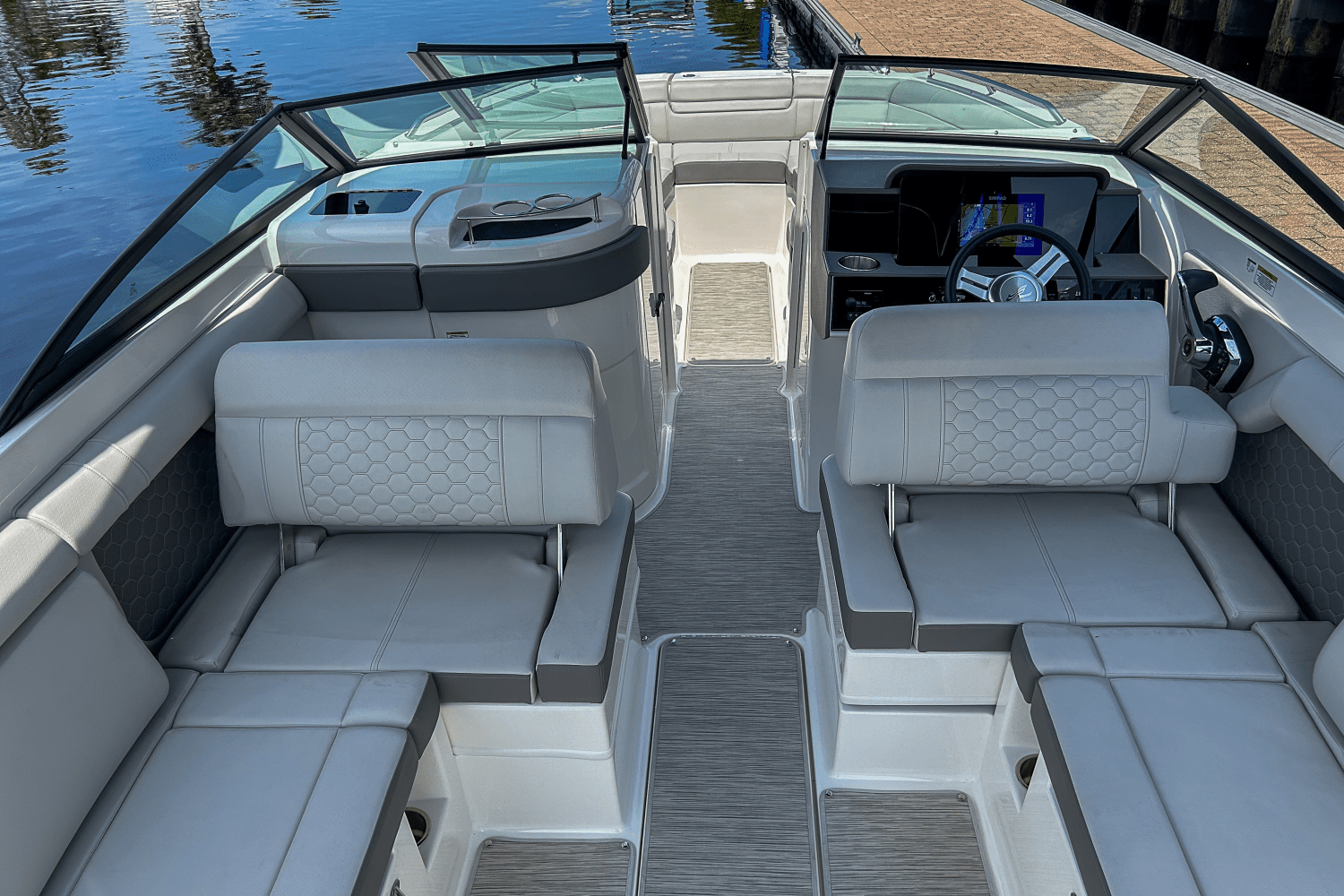 Slide: The Image of Sea Ray 270 SDX OUTBOARD 2023 - 29