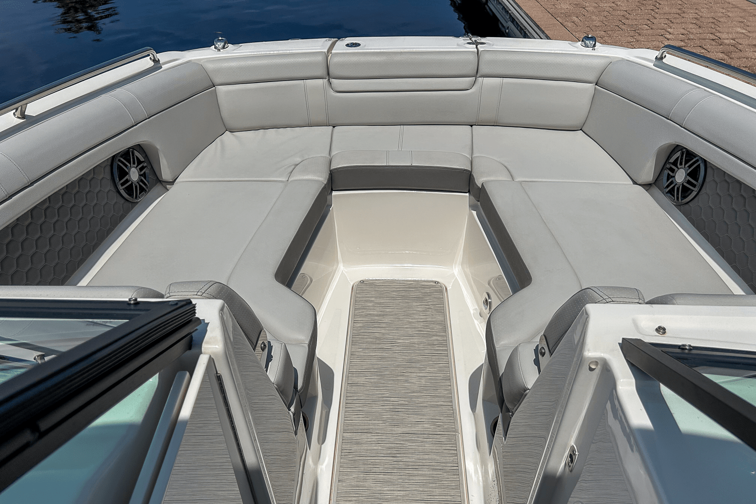 Slide: The Image of Sea Ray 270 SDX OUTBOARD 2023 - 30