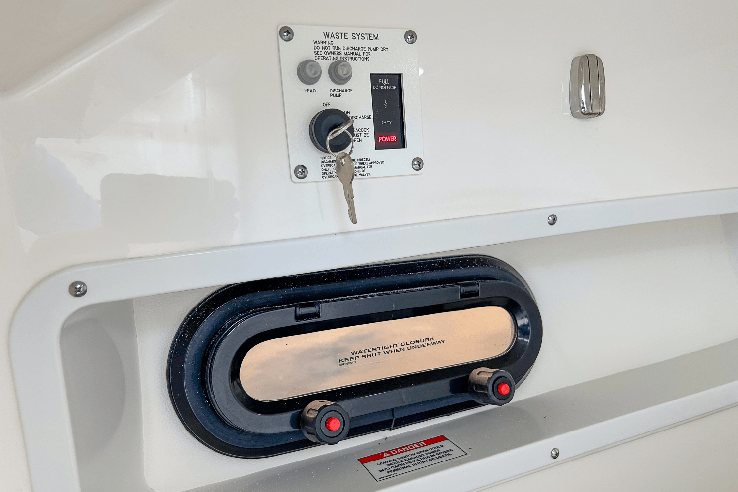 Slide: The Image of Sea Ray 270 SDX OUTBOARD 2023 - 34