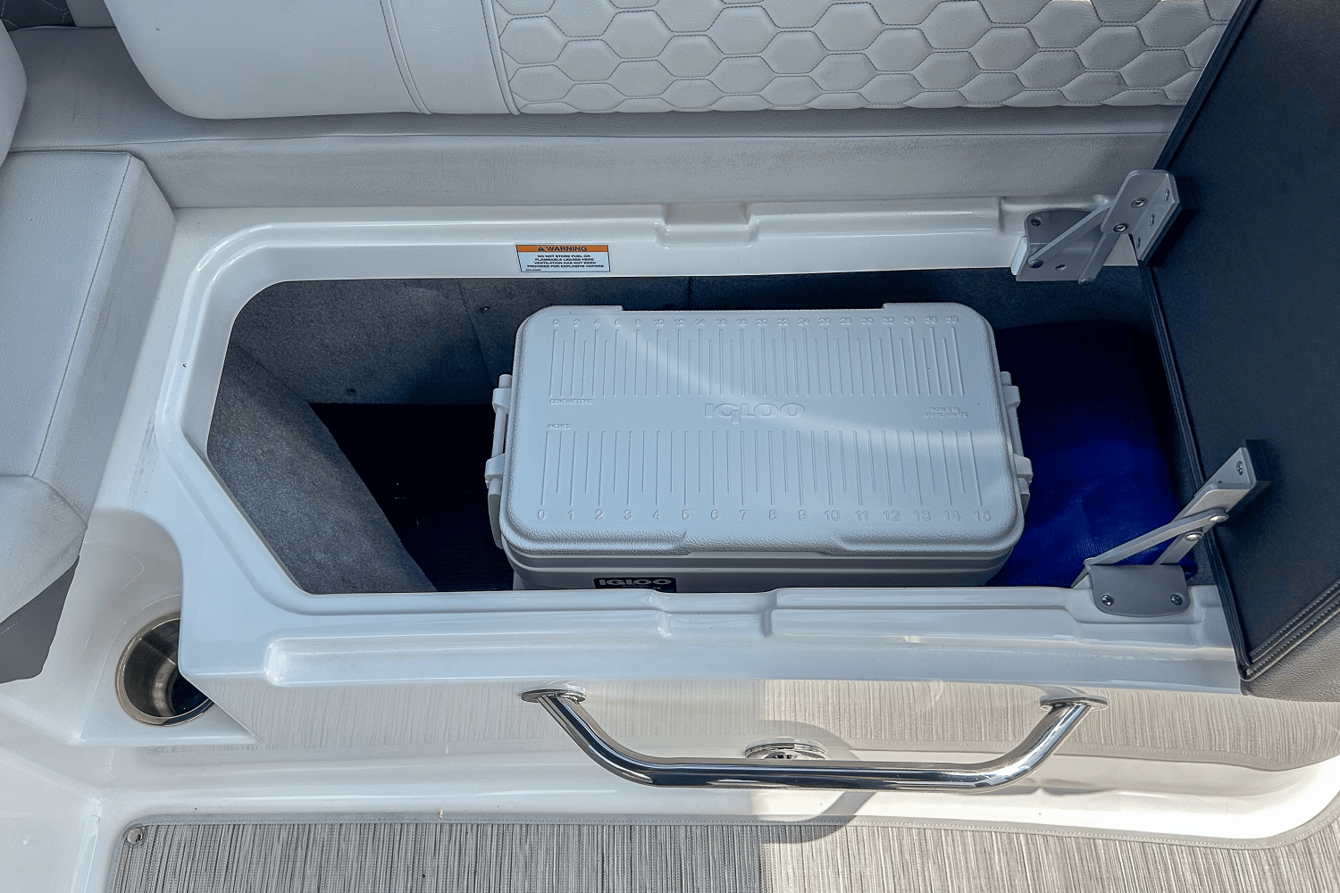 Slide: The Image of Sea Ray 270 SDX OUTBOARD 2023 - 36