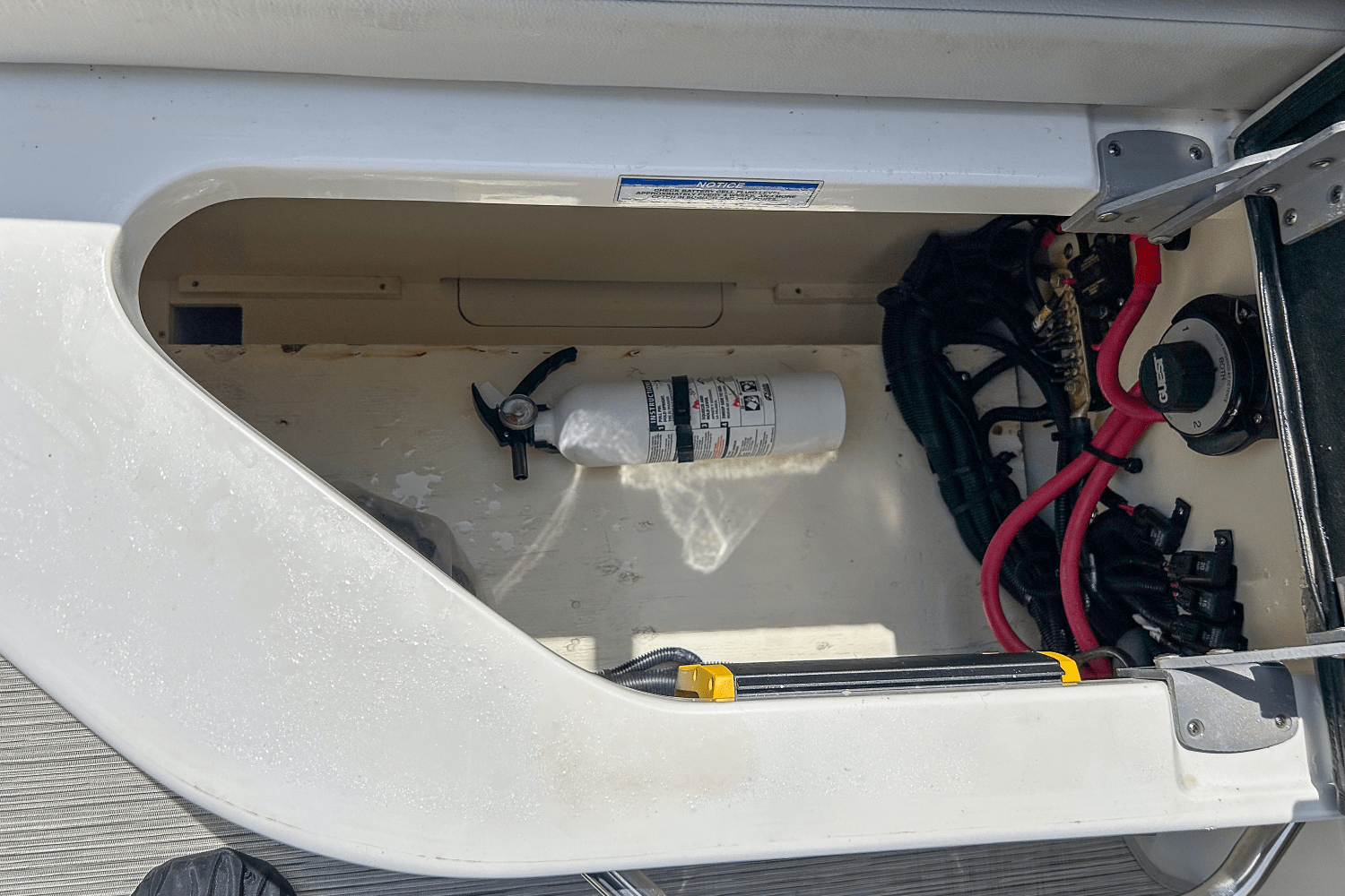 Slide: The Image of Sea Ray 270 SDX OUTBOARD 2023 - 37