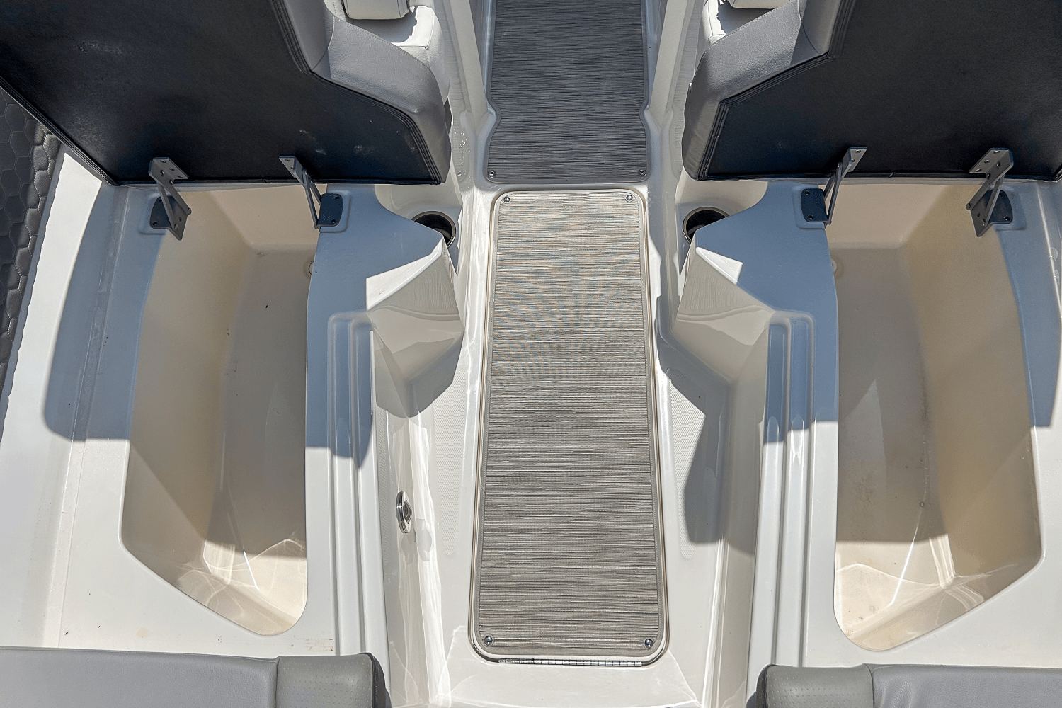 Slide: The Image of Sea Ray 270 SDX OUTBOARD 2023 - 39