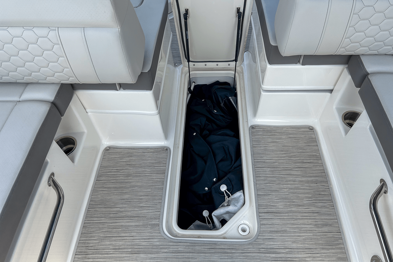 Slide: The Image of Sea Ray 270 SDX OUTBOARD 2023 - 41