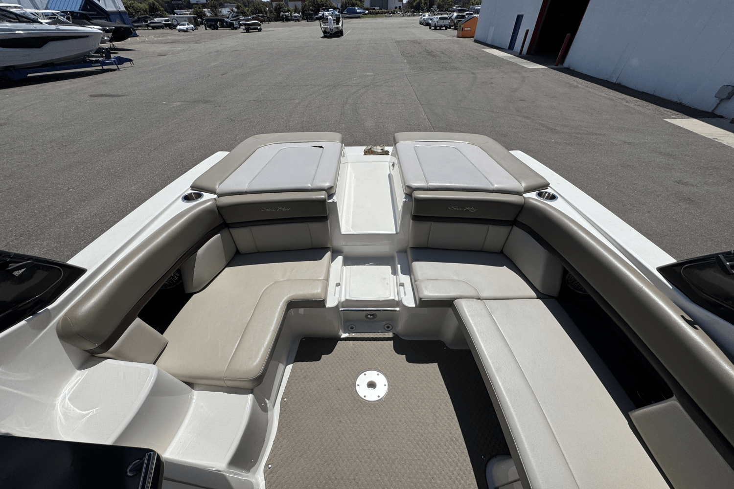 Slide: The Image of Sea Ray 270 SLX 2012 - 14