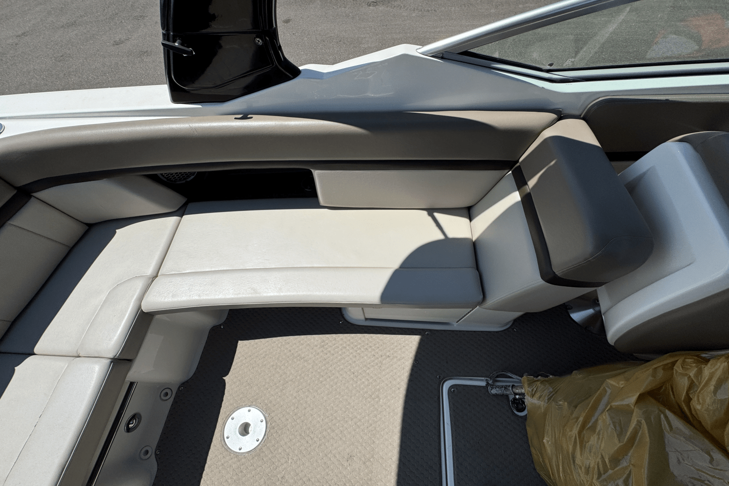 Slide: The Image of Sea Ray 270 SLX 2012 - 16