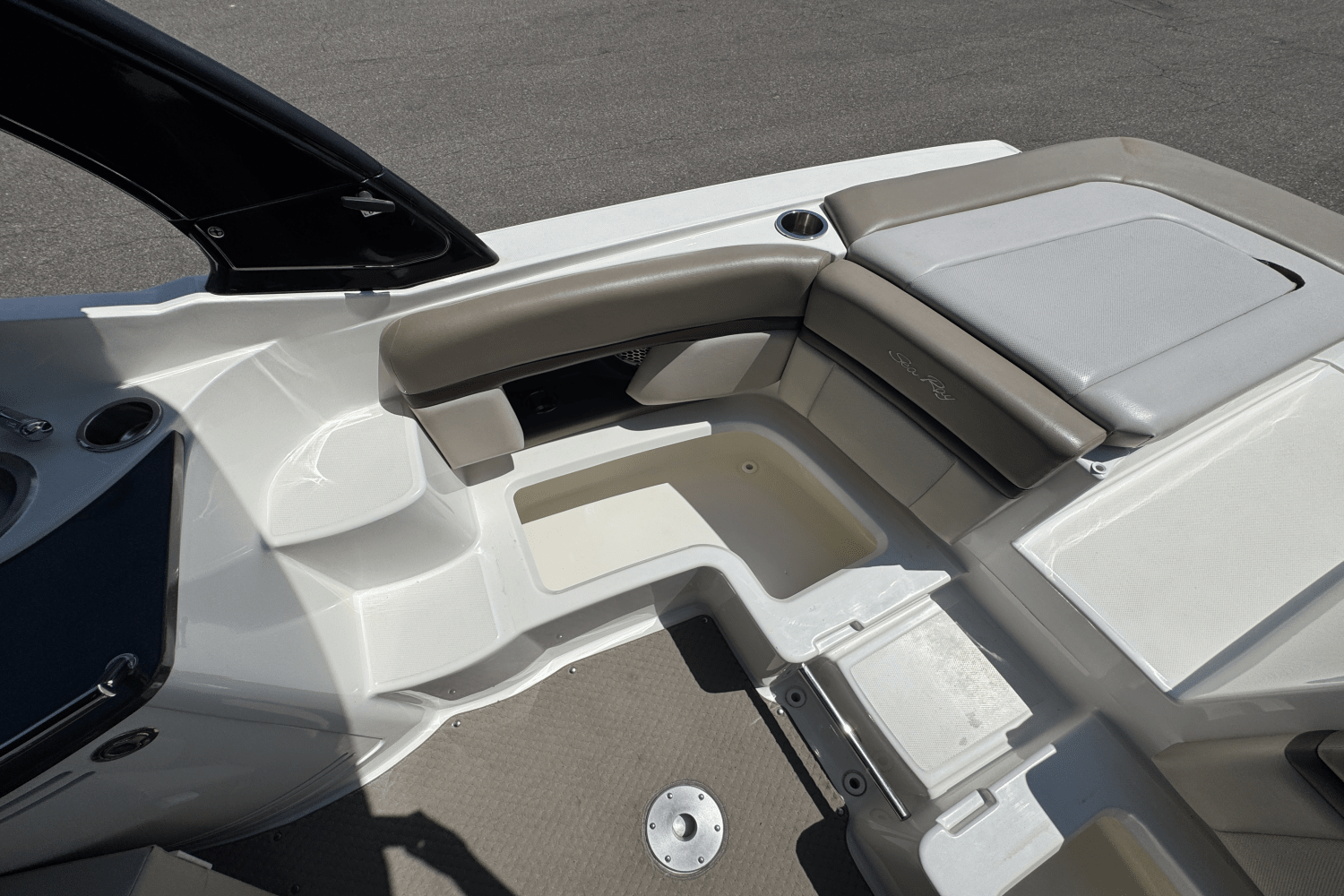 Slide: The Image of Sea Ray 270 SLX 2012 - 20